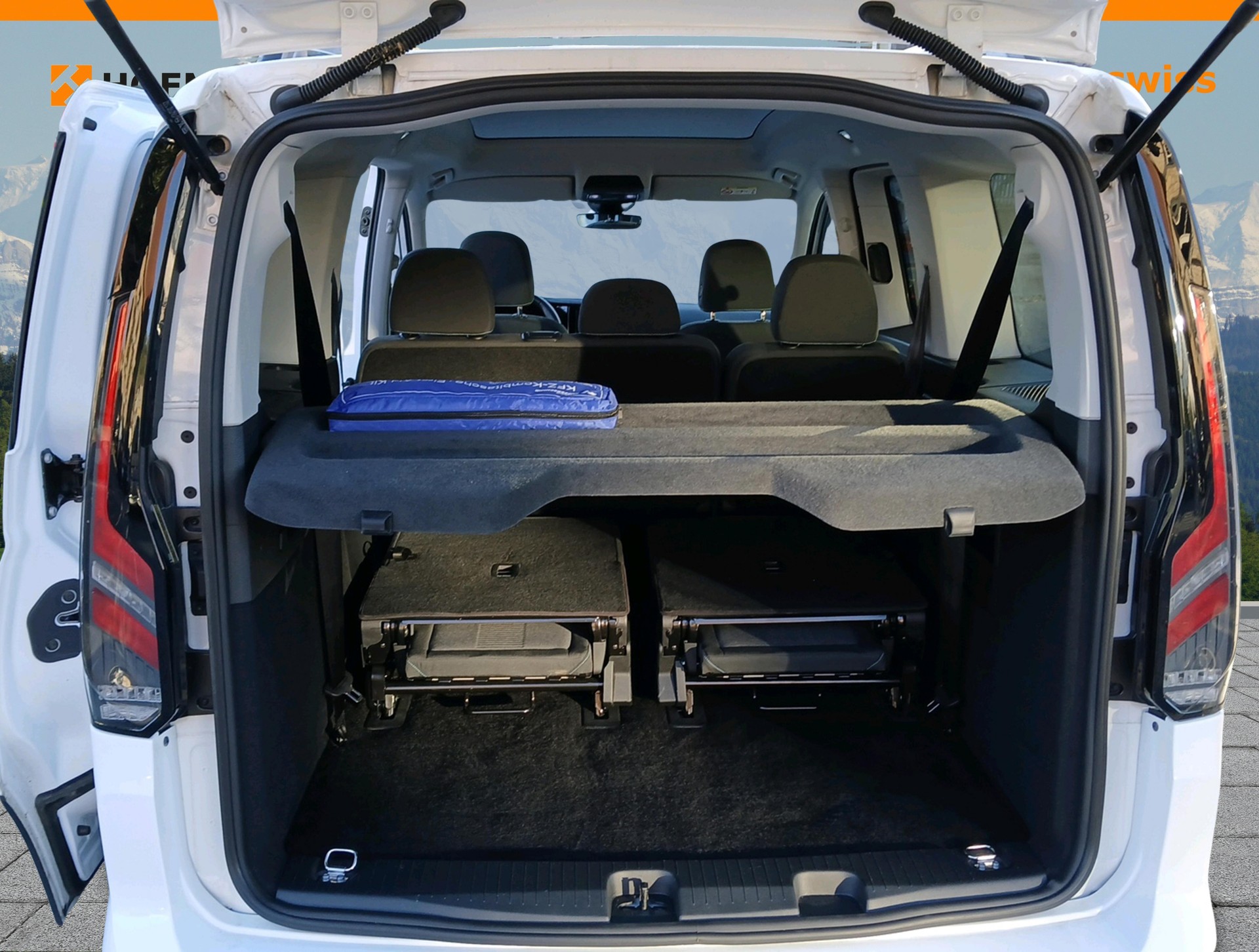 FORD Grand Tourneo Connect 2.0 EcoBlue Titanium Automat-image-9