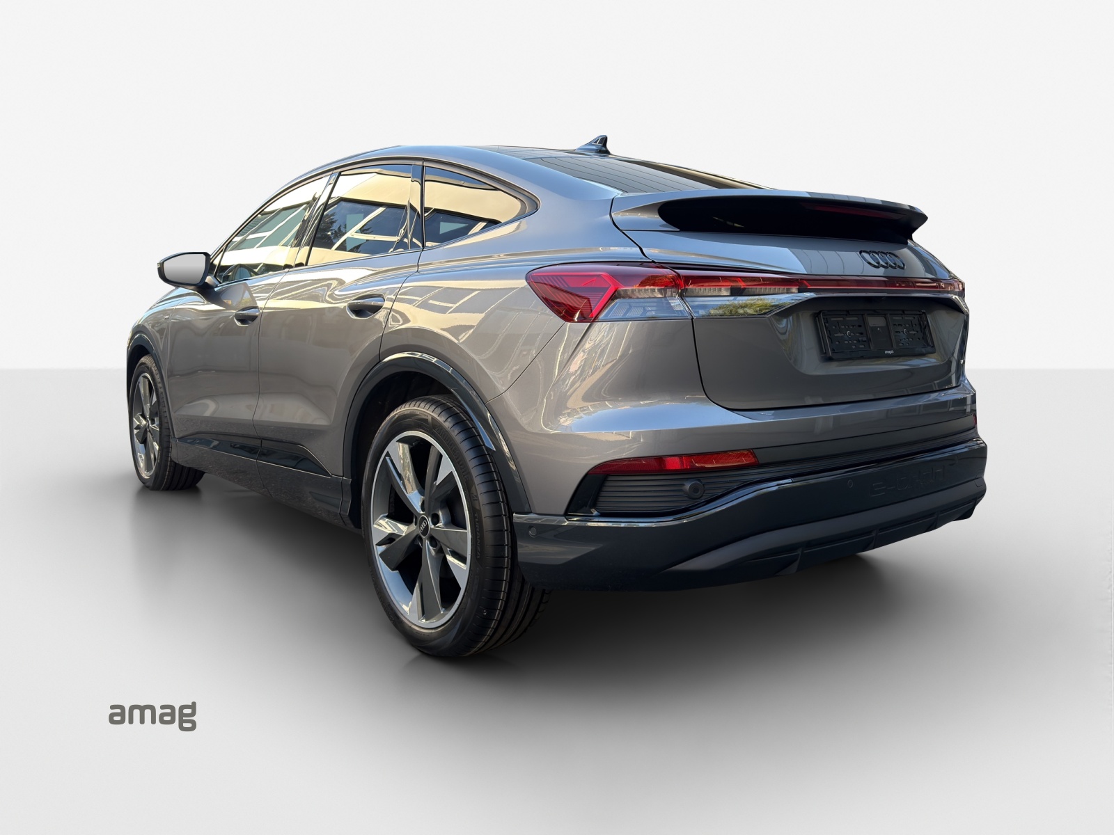 AUDI Q4 Sportback e-tron 50 quattro-showroom-element-2
