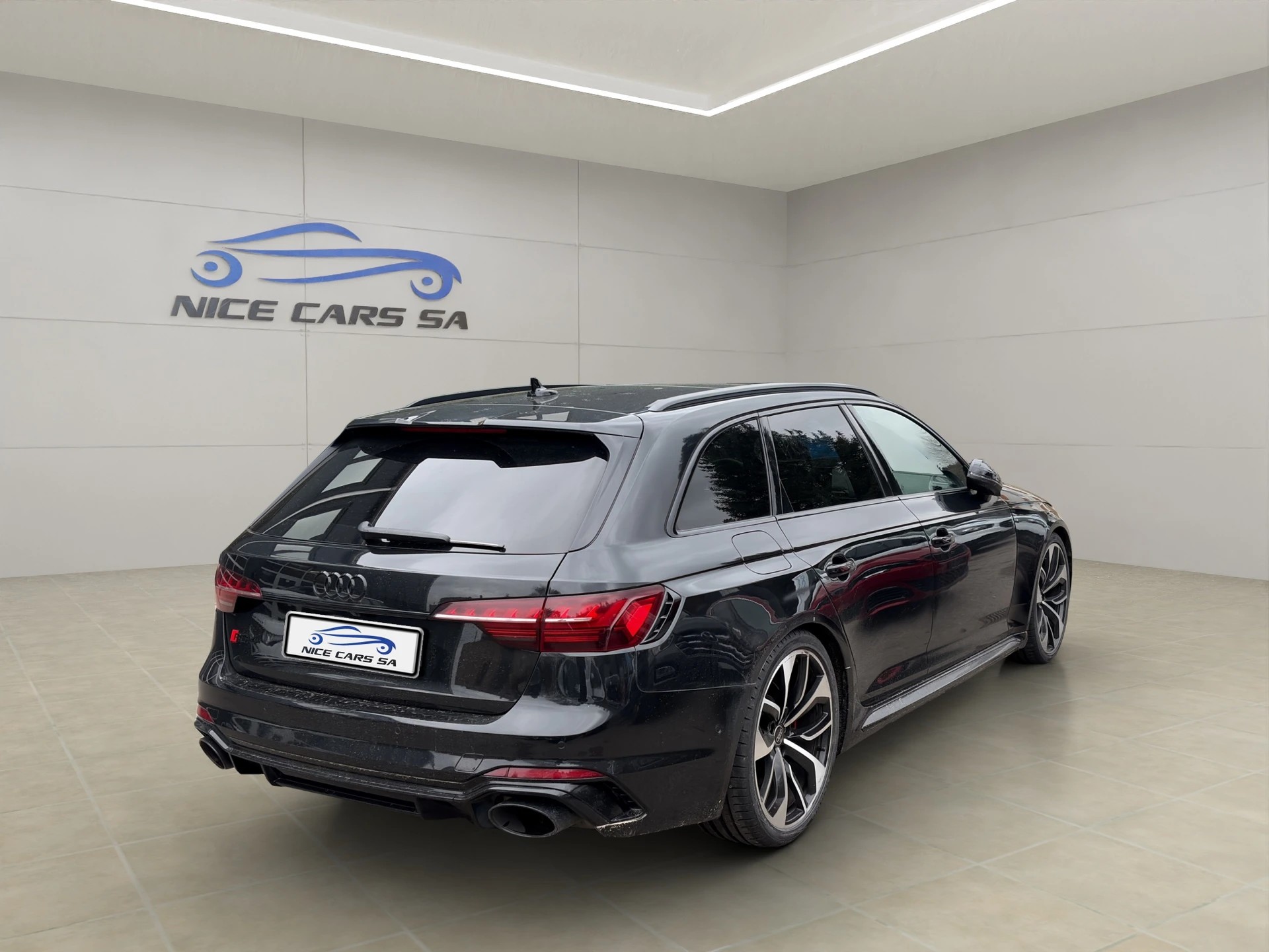 AUDI RS4 Avant quattro tiptronic-image-10