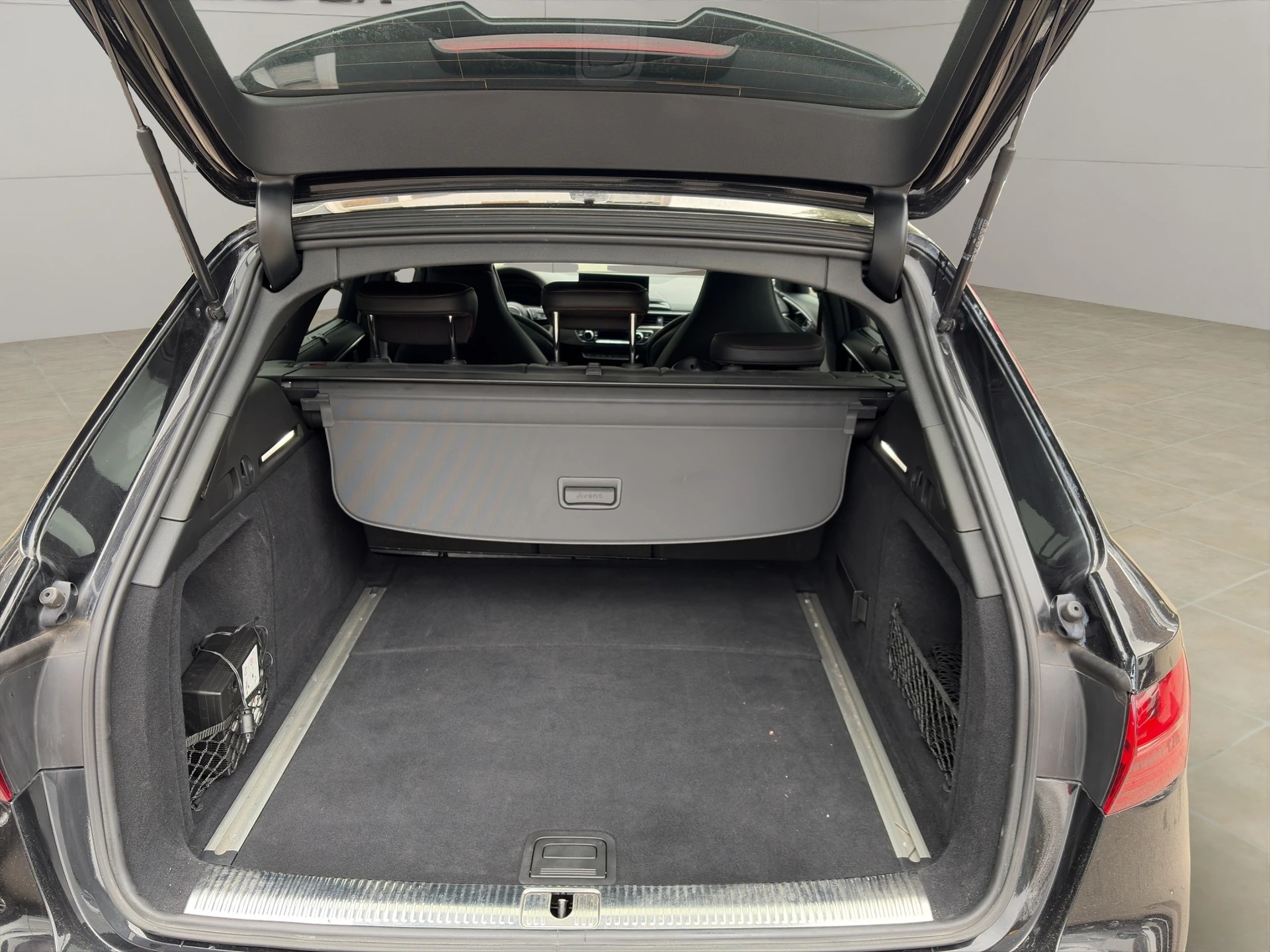 AUDI RS4 Avant quattro tiptronic-image-17
