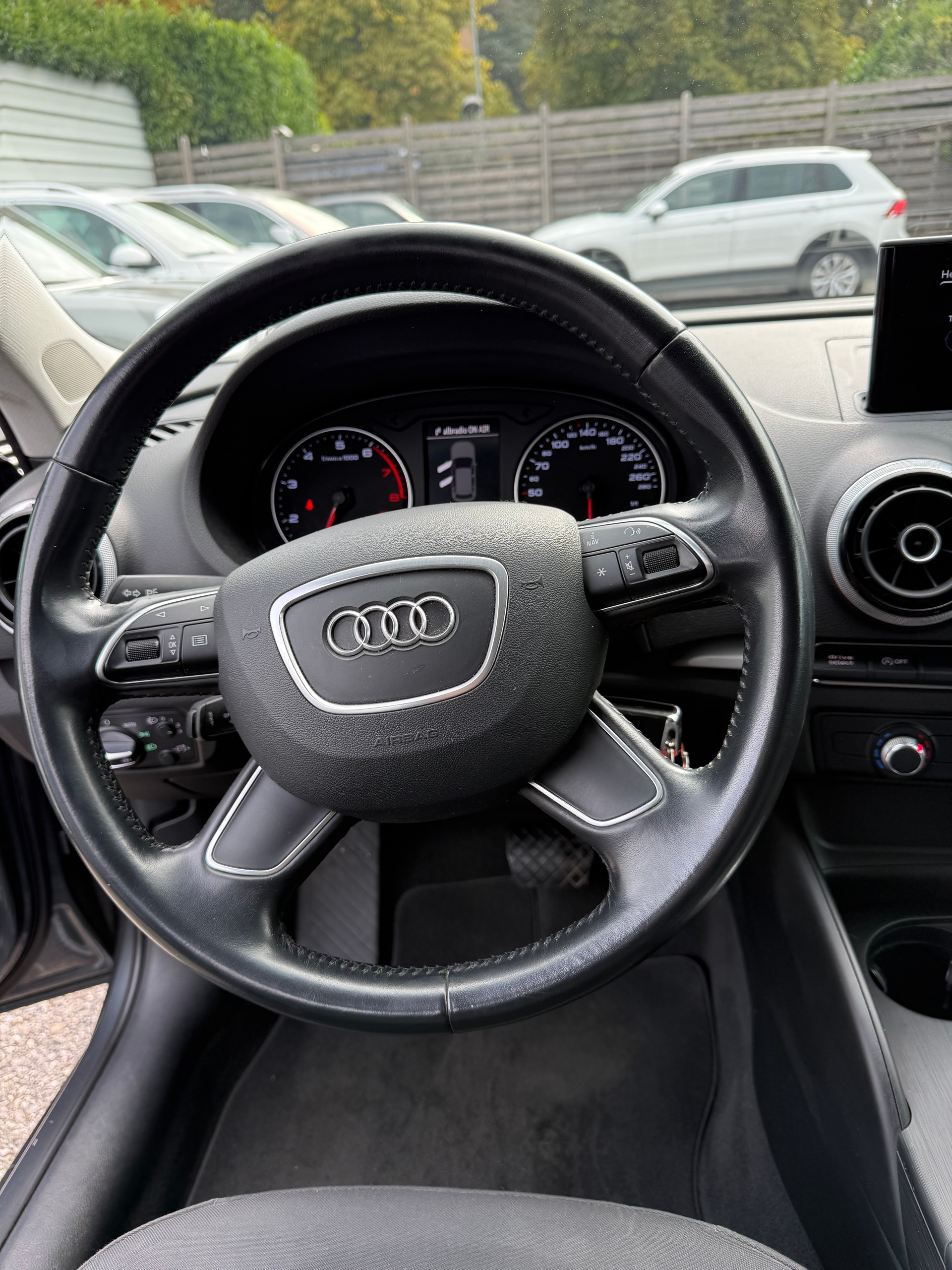 AUDI A3 Sportback 1.4 TFSI Ambiente S-tronic-image-7