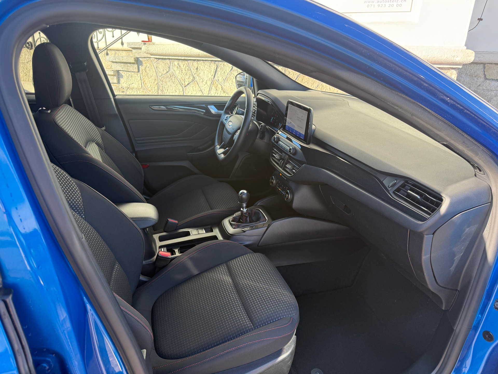FORD Focus Station Wagon 1.0i EcoB 125 ST-Line-image-10