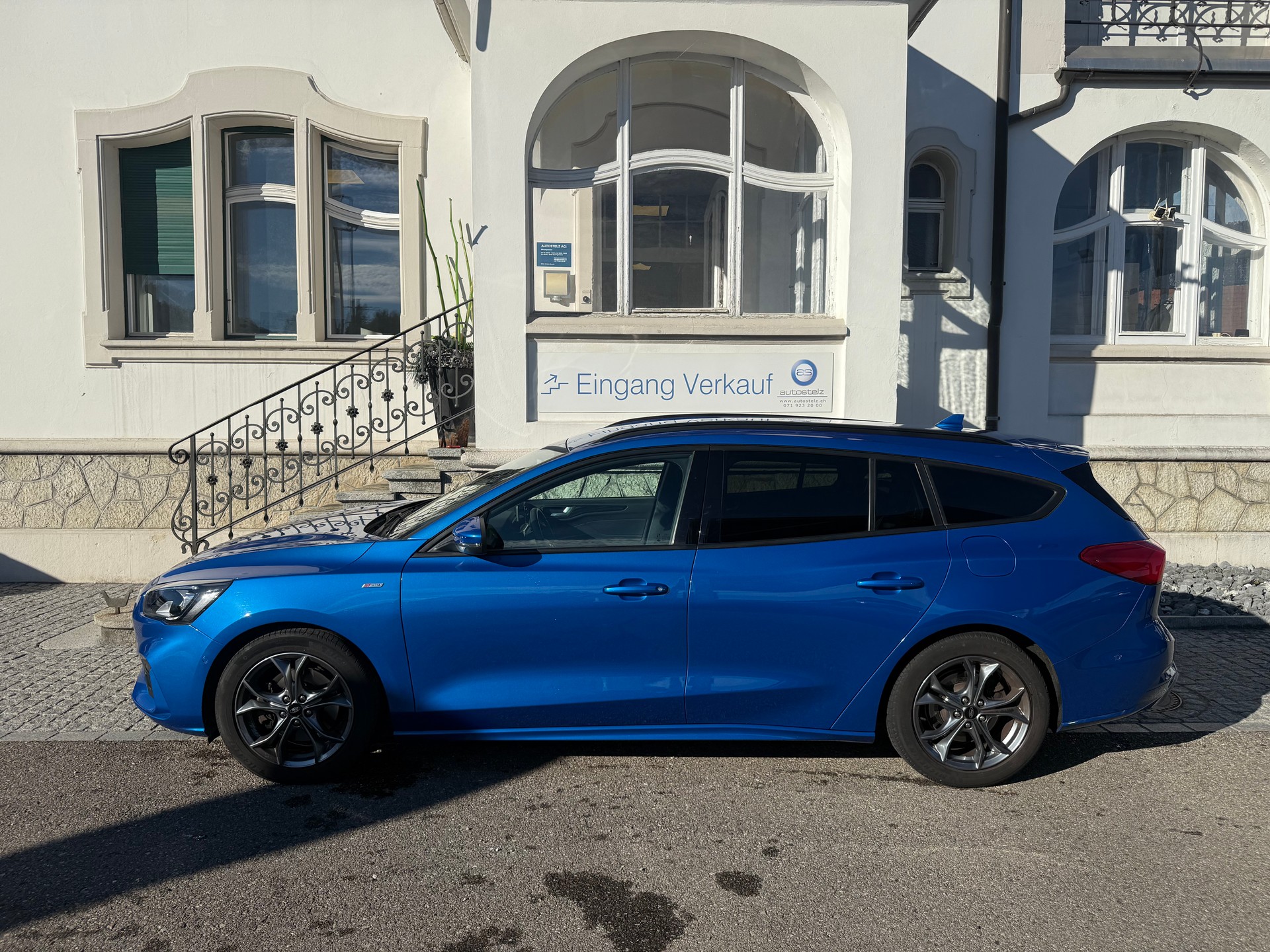 FORD Focus Station Wagon 1.0i EcoB 125 ST-Line-showroom-element-3