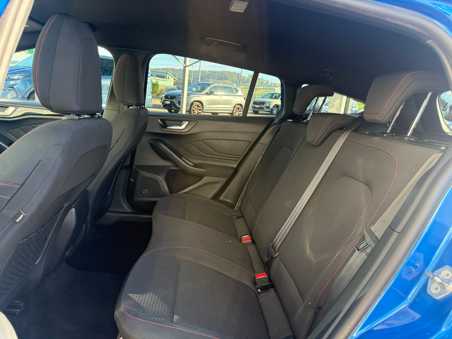 FORD Focus Station Wagon 1.0i EcoB 125 ST-Line-image-8