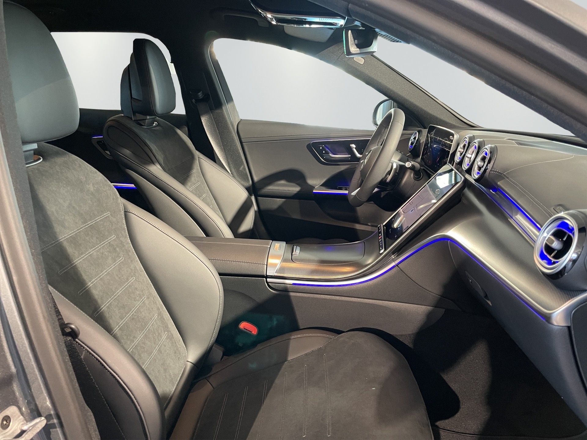 MERCEDES-BENZ C 200 T 4 Matic-image-10