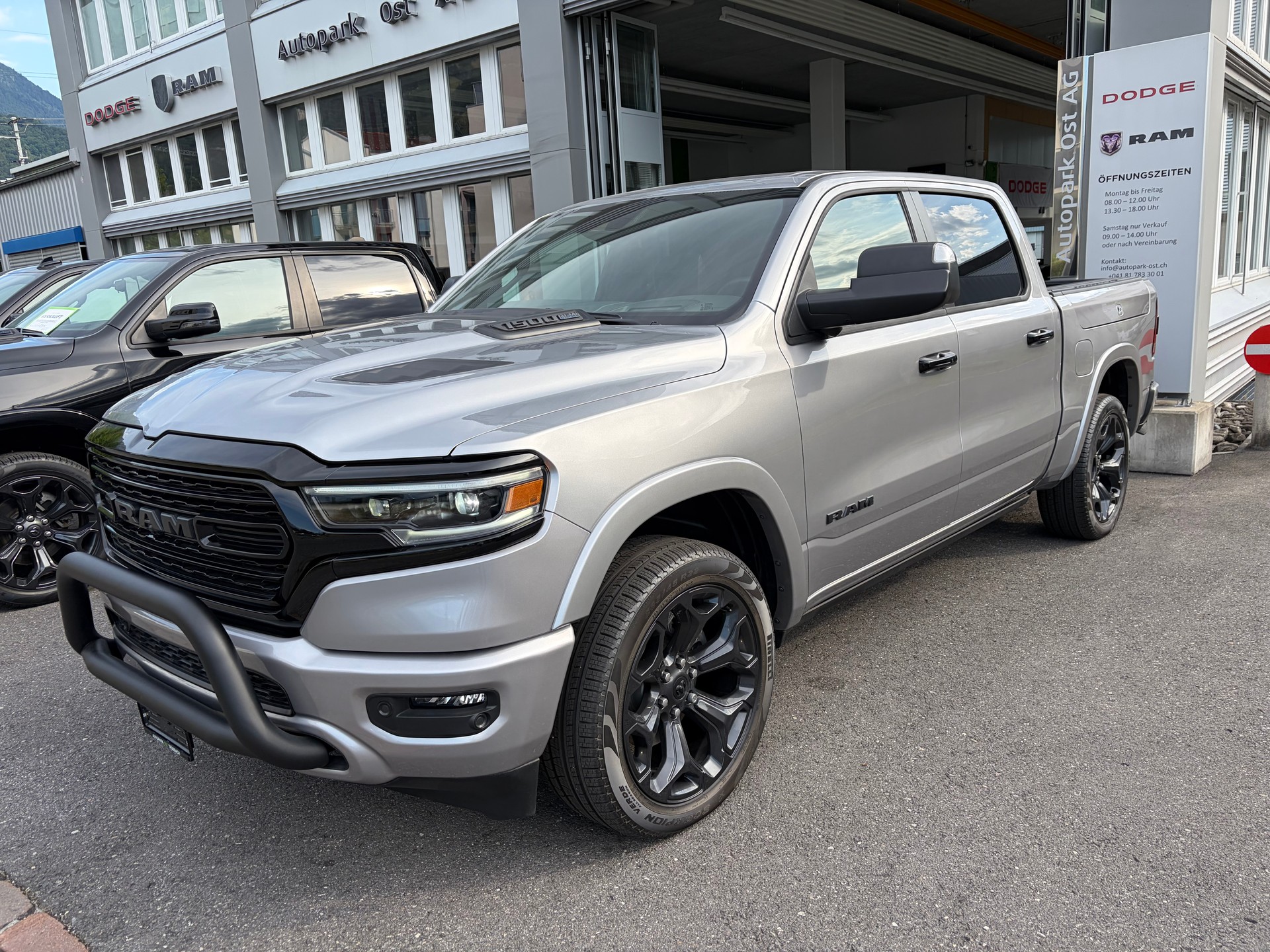 DODGE Ram 1500 Limited Crew Cab 5,7 V8 Night Edition E-Torque