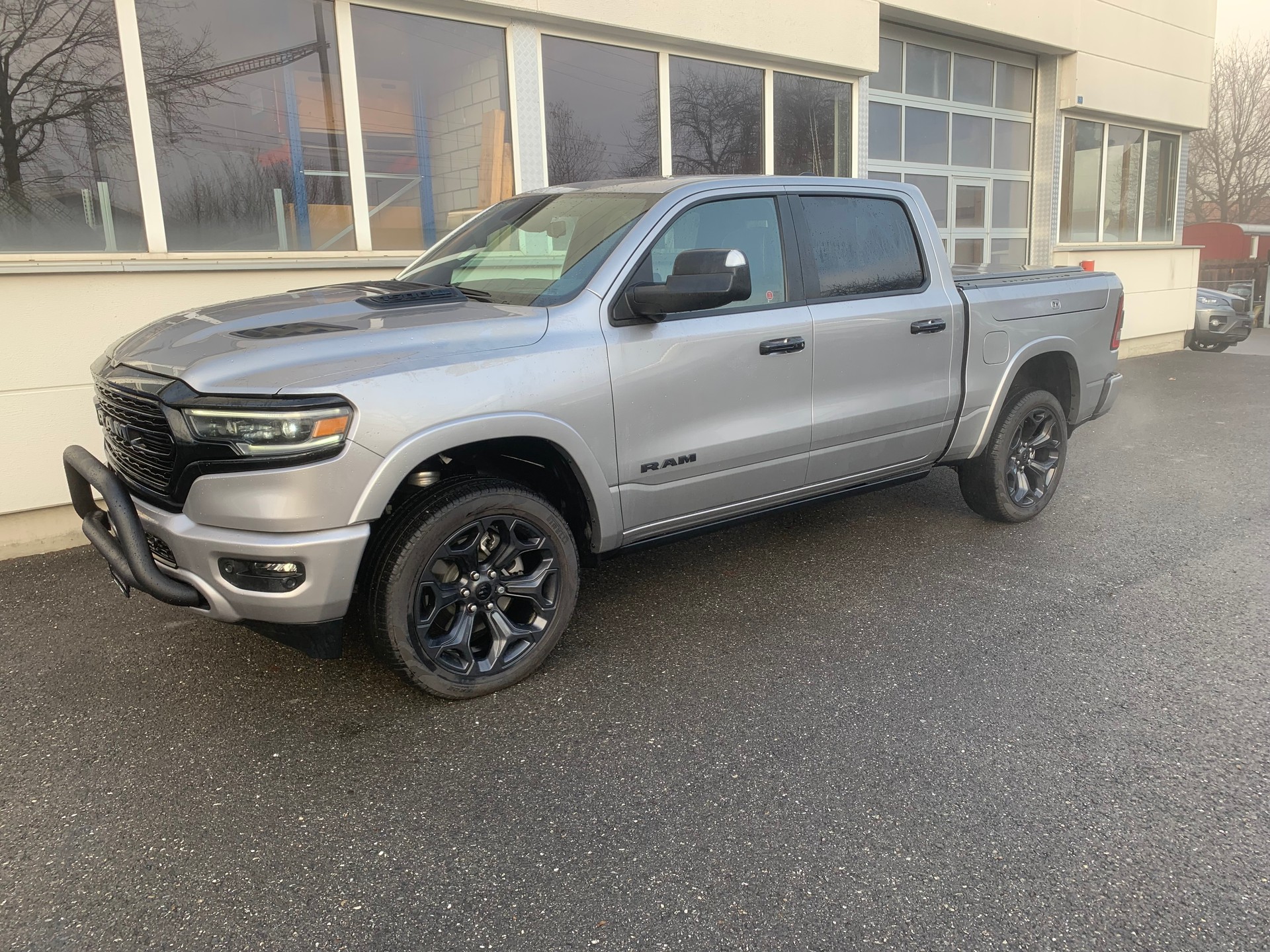 DODGE Ram 1500 Limited Crew Cab 5,7 V8 Night Edition E-Torque-image-1