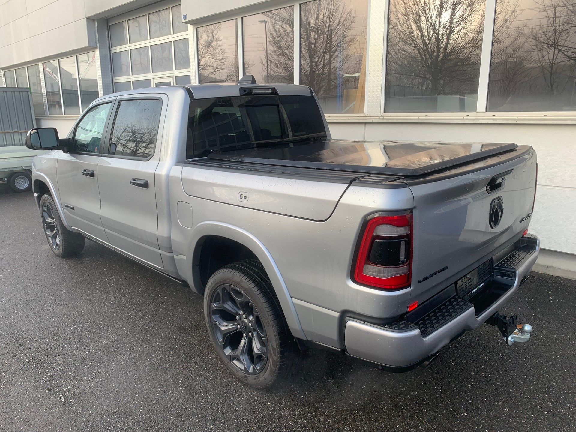 DODGE Ram 1500 Limited Crew Cab 5,7 V8 Night Edition E-Torque-image-4
