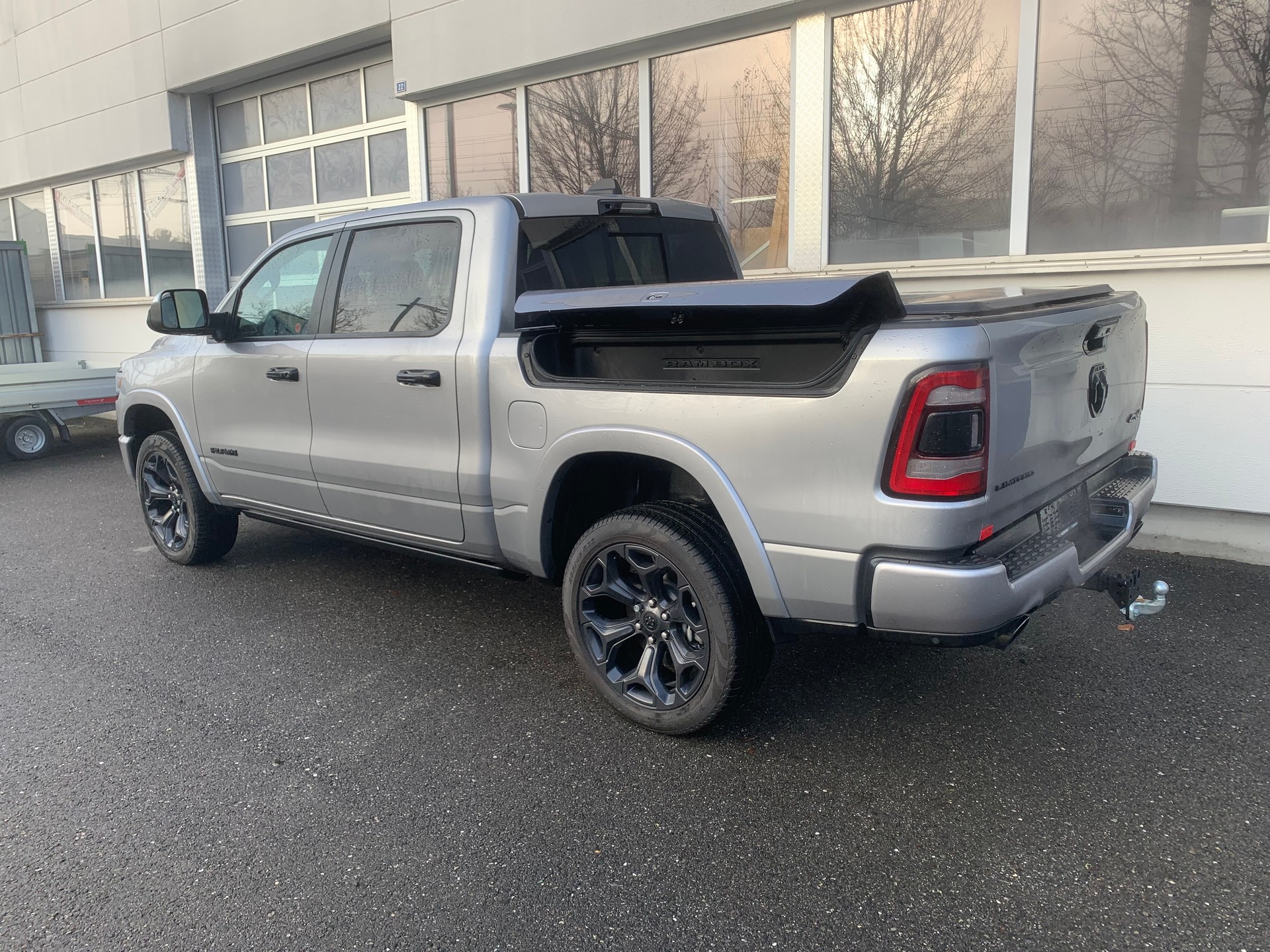DODGE Ram 1500 Limited Crew Cab 5,7 V8 Night Edition E-Torque-image-3