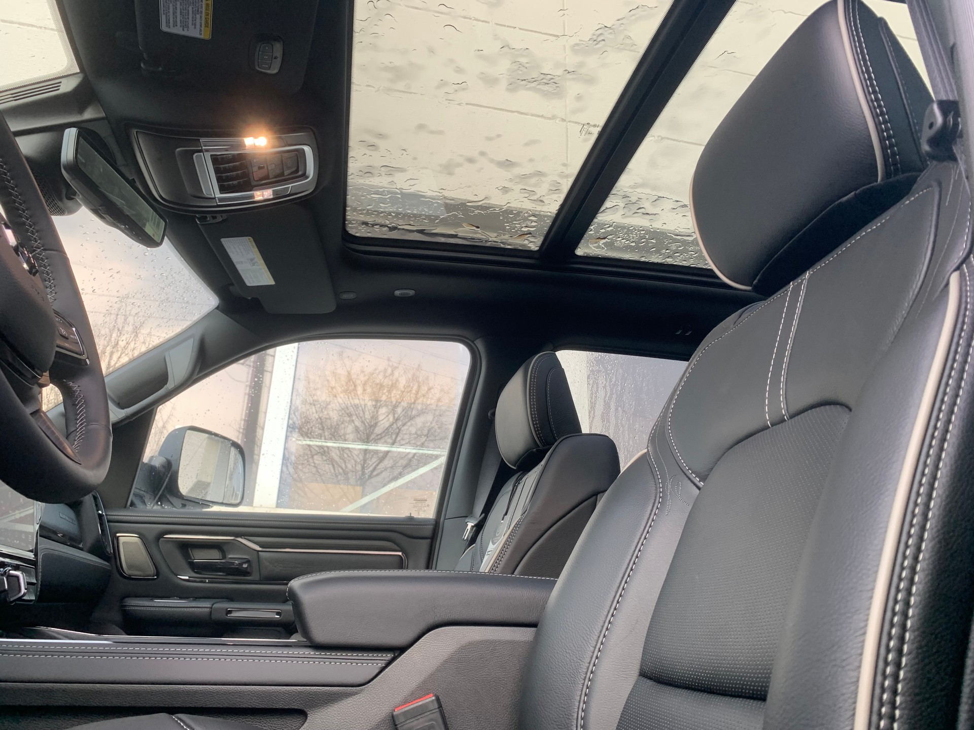 DODGE Ram 1500 Limited Crew Cab 5,7 V8 Night Edition E-Torque-image-10