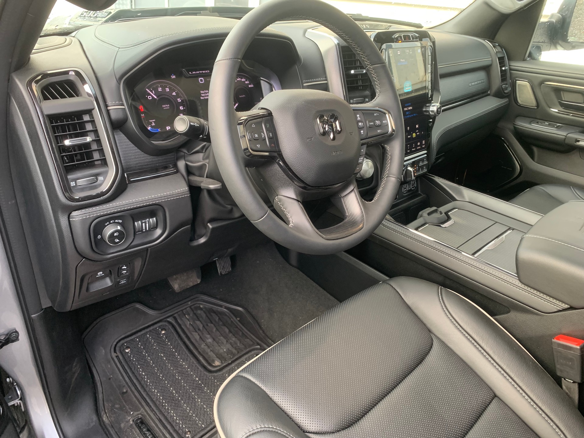 DODGE Ram 1500 Limited Crew Cab 5,7 V8 Night Edition E-Torque-image-9