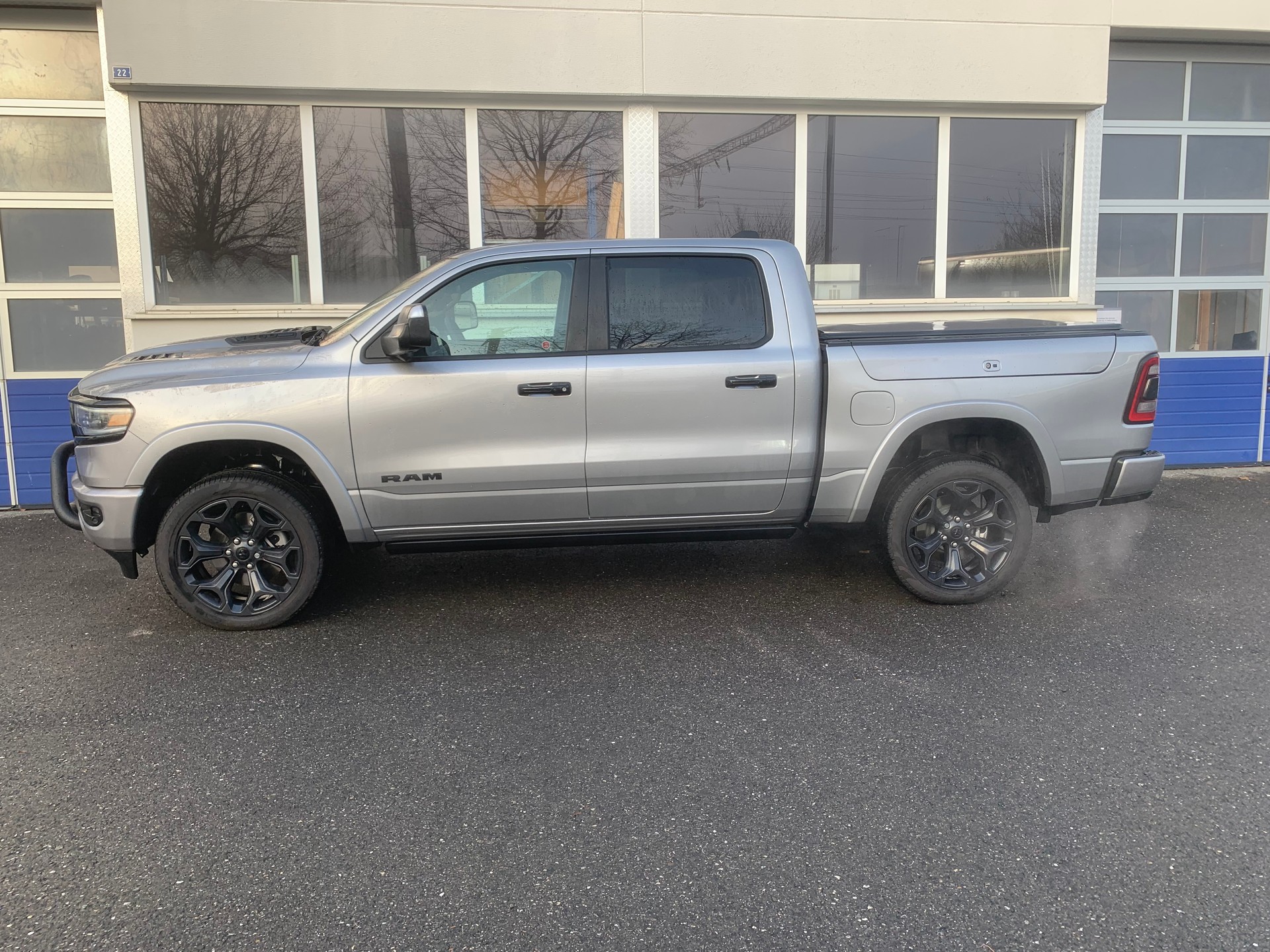 DODGE Ram 1500 Limited Crew Cab 5,7 V8 Night Edition E-Torque-image-2