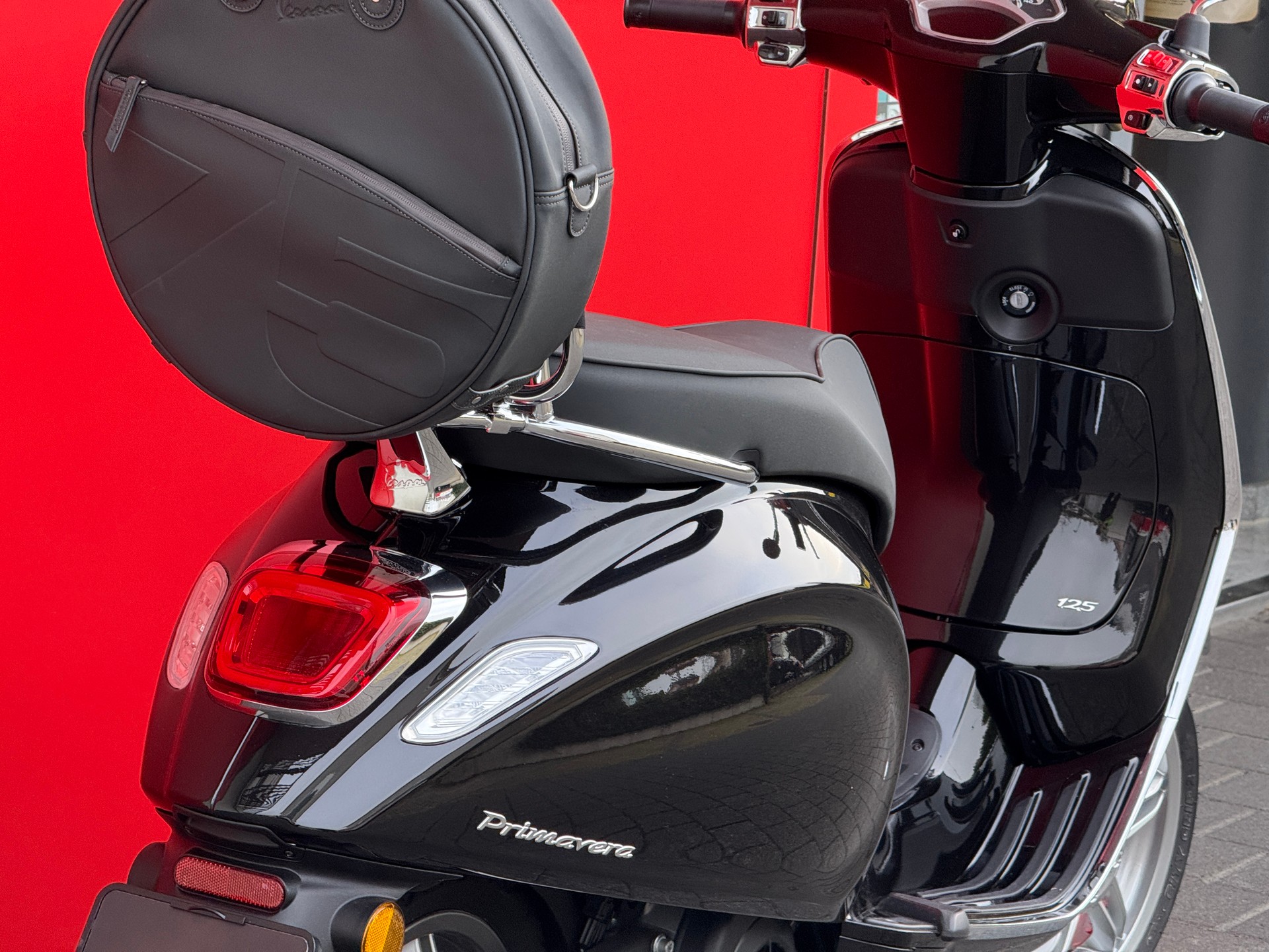 PIAGGIO Vespa 125 Primavera Deluxe Edition-image-10
