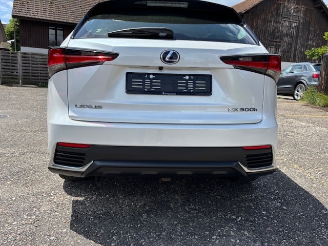 LEXUS NX 300h Impression Automatic-image-4