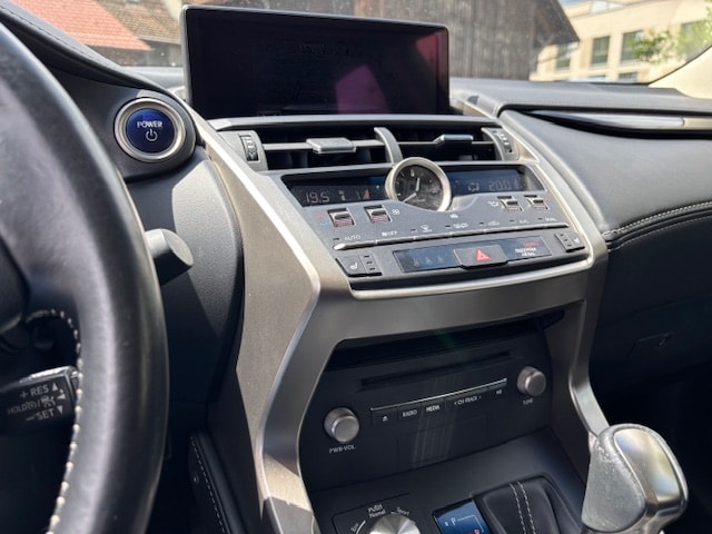 LEXUS NX 300h Impression Automatic-image-8