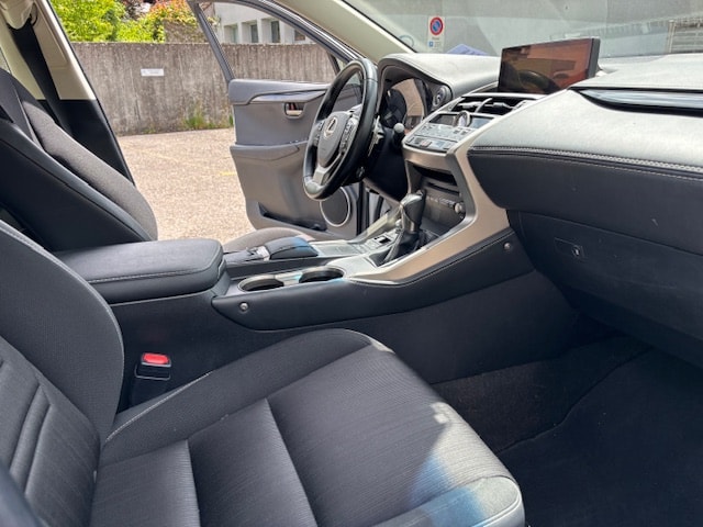 LEXUS NX 300h Impression Automatic-image-10