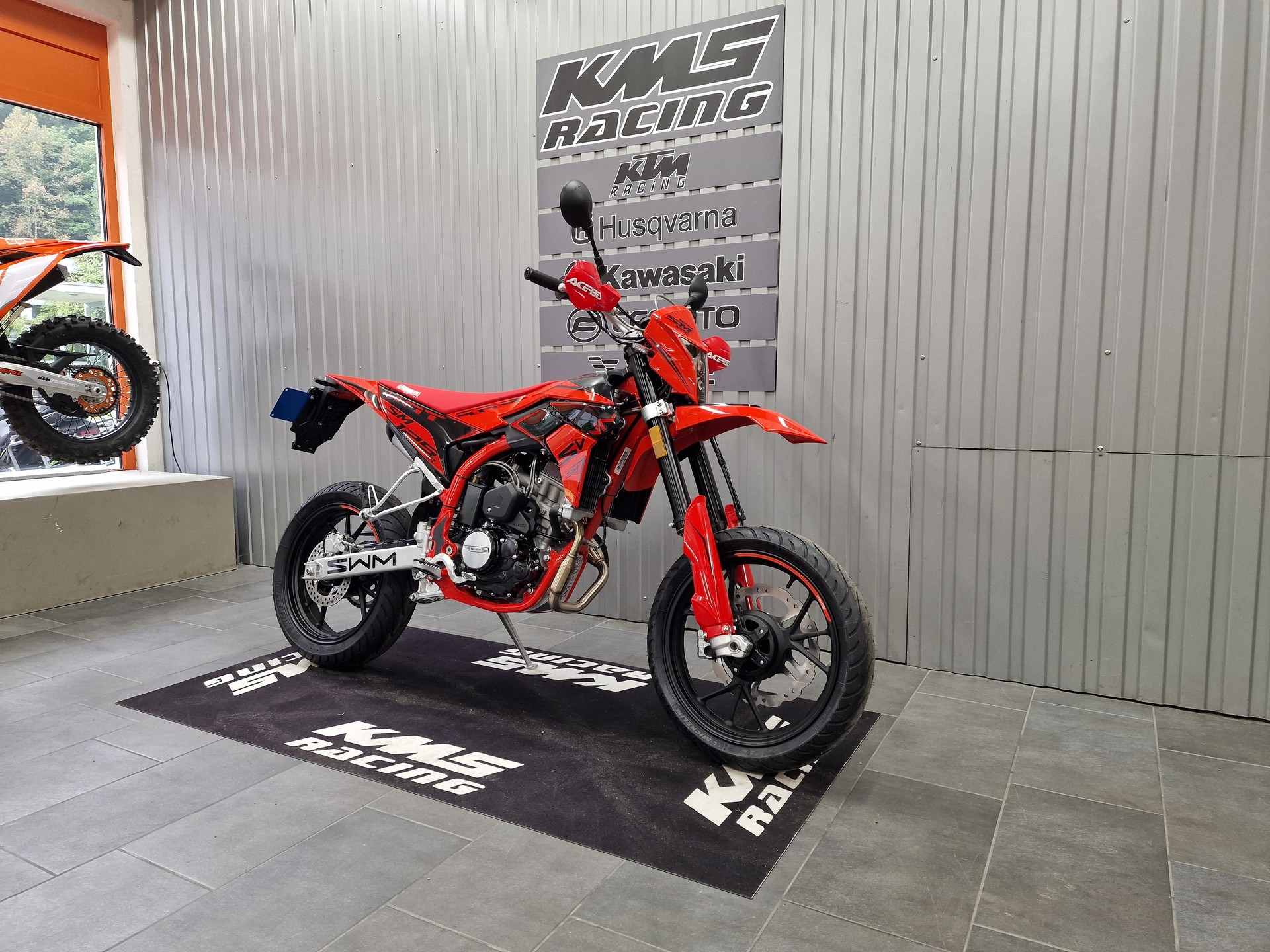 SWM SM 125 R-showroom-element-1
