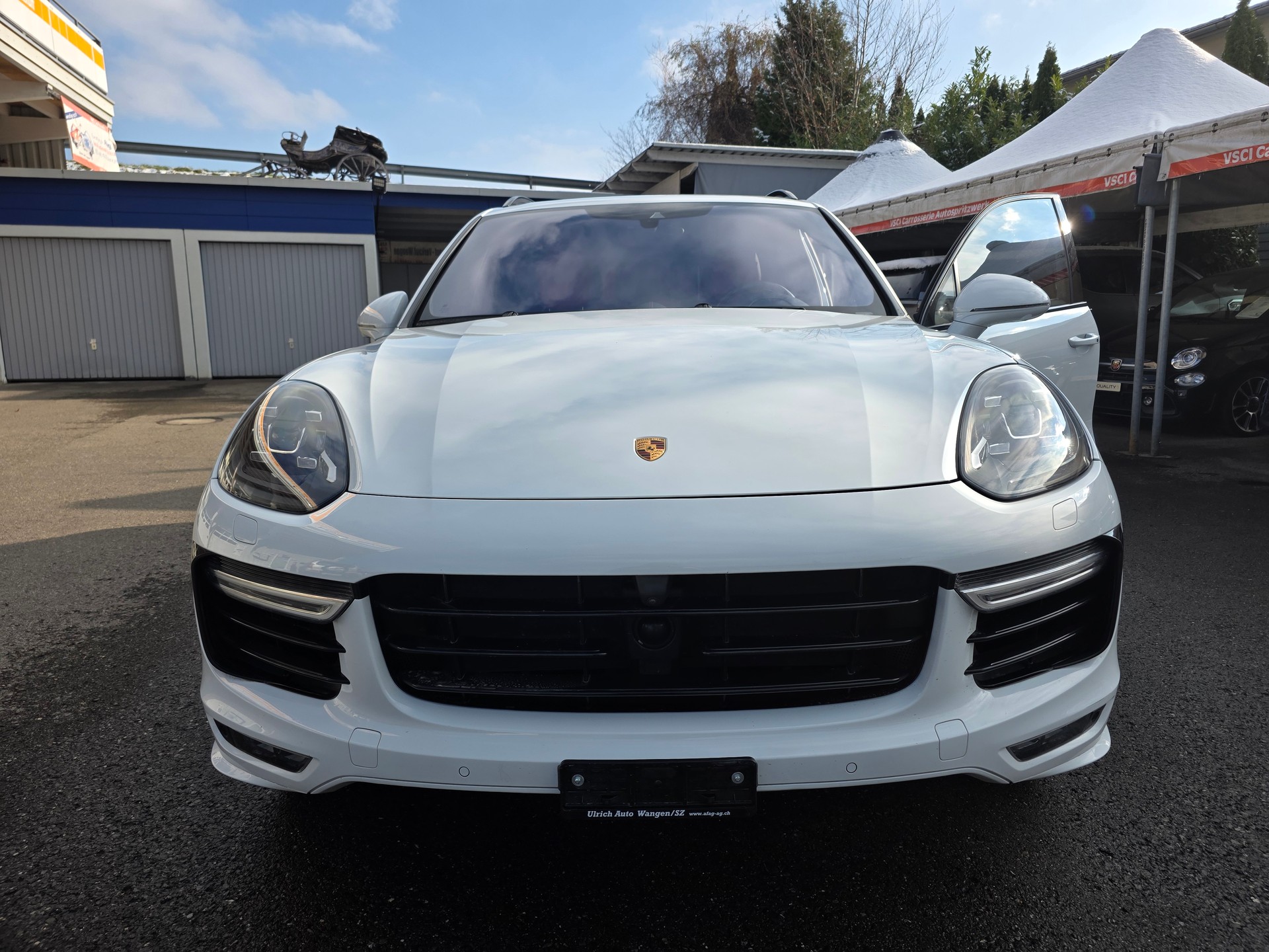 PORSCHE Cayenne Turbo S-showroom-element-2