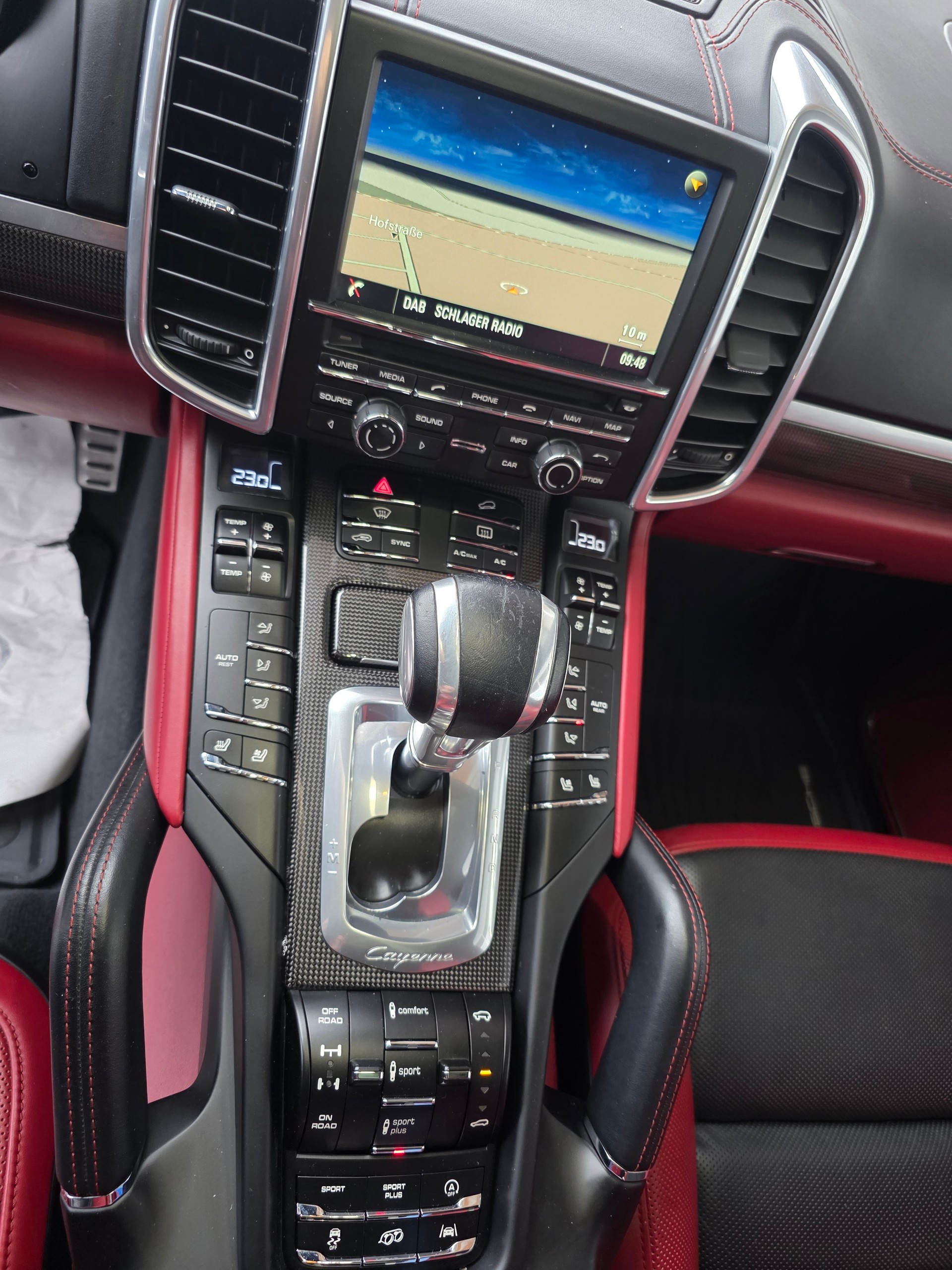 PORSCHE Cayenne Turbo S-image-15