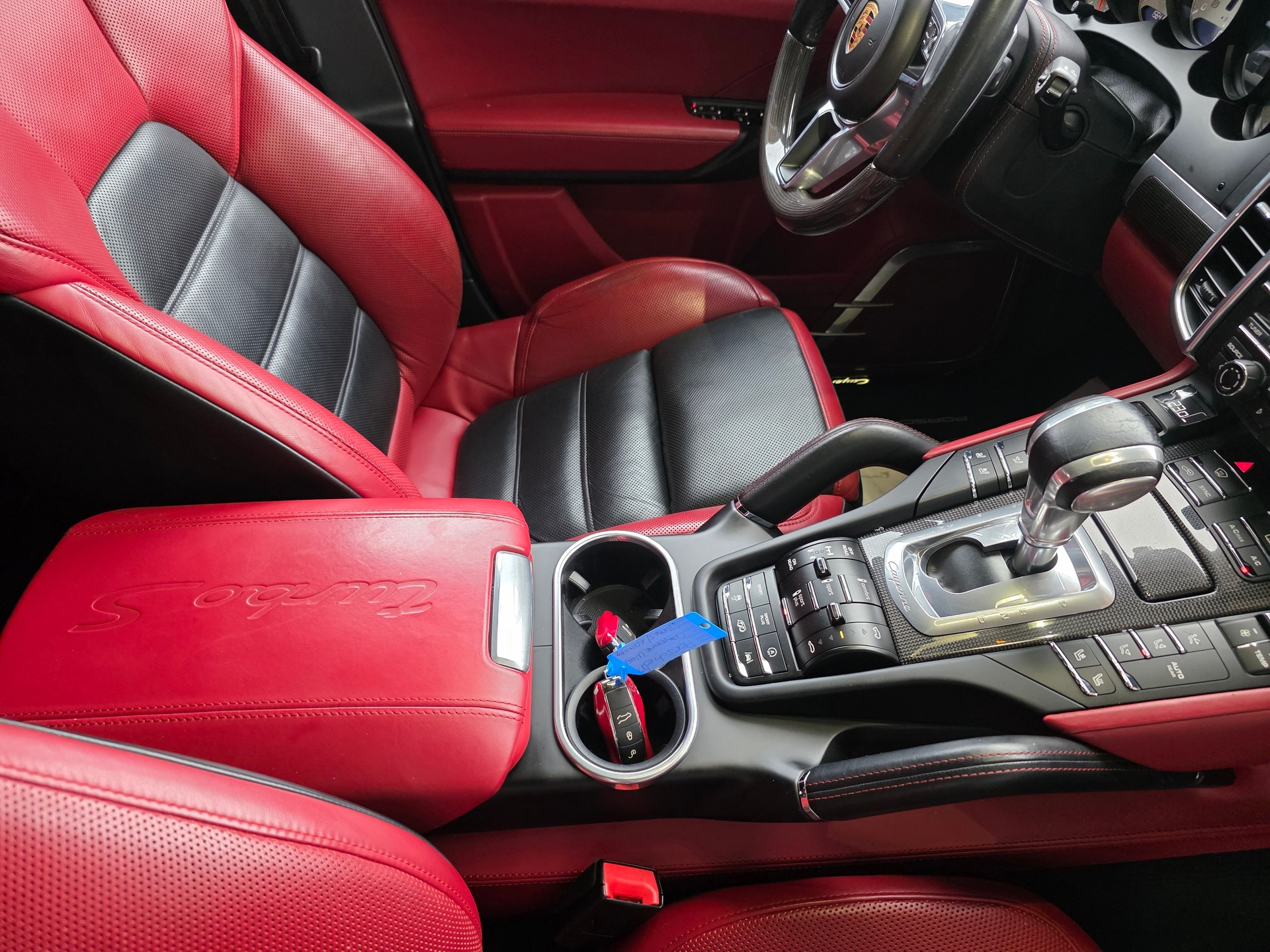 PORSCHE Cayenne Turbo S-image-13