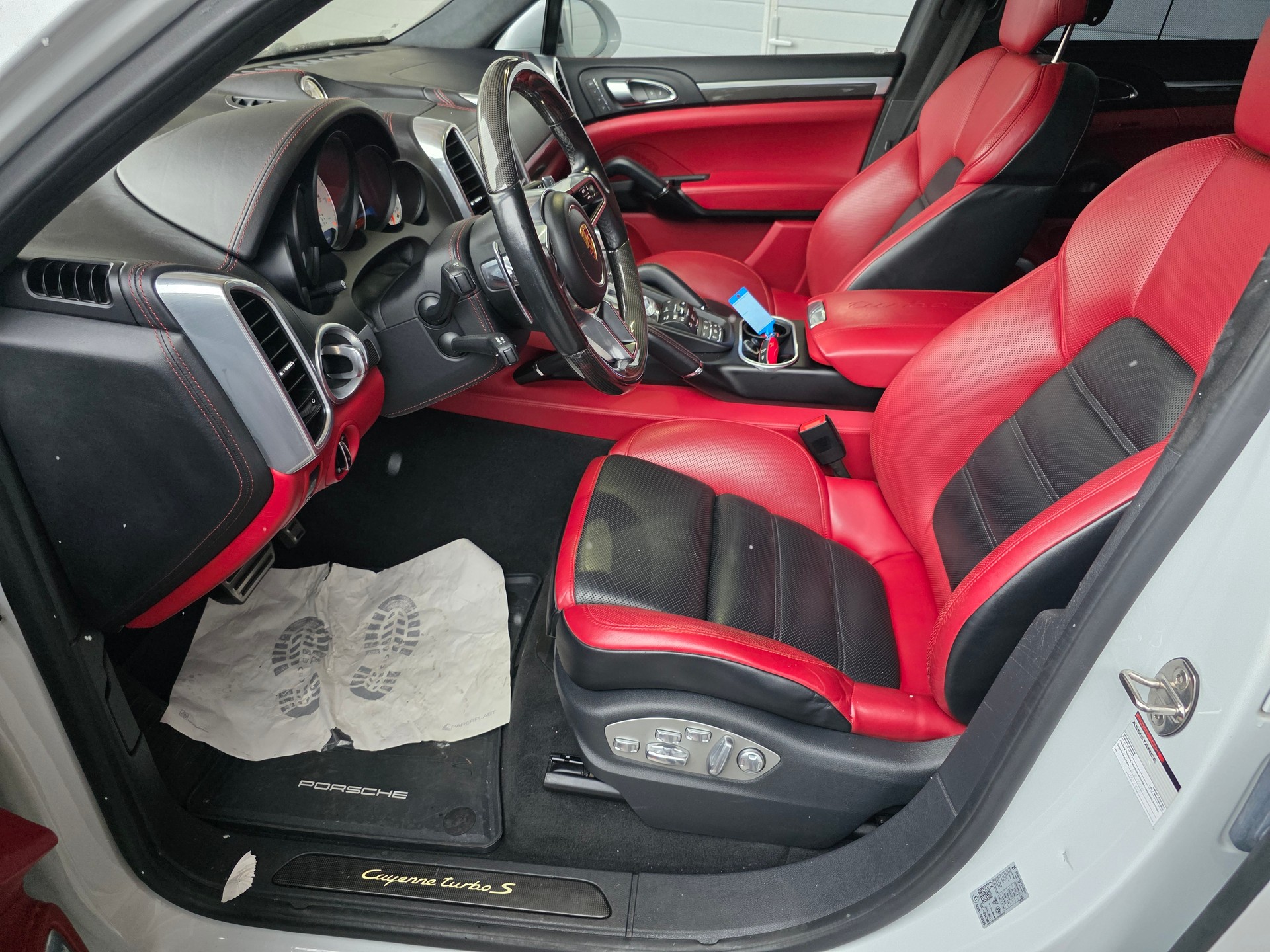 PORSCHE Cayenne Turbo S-image-11