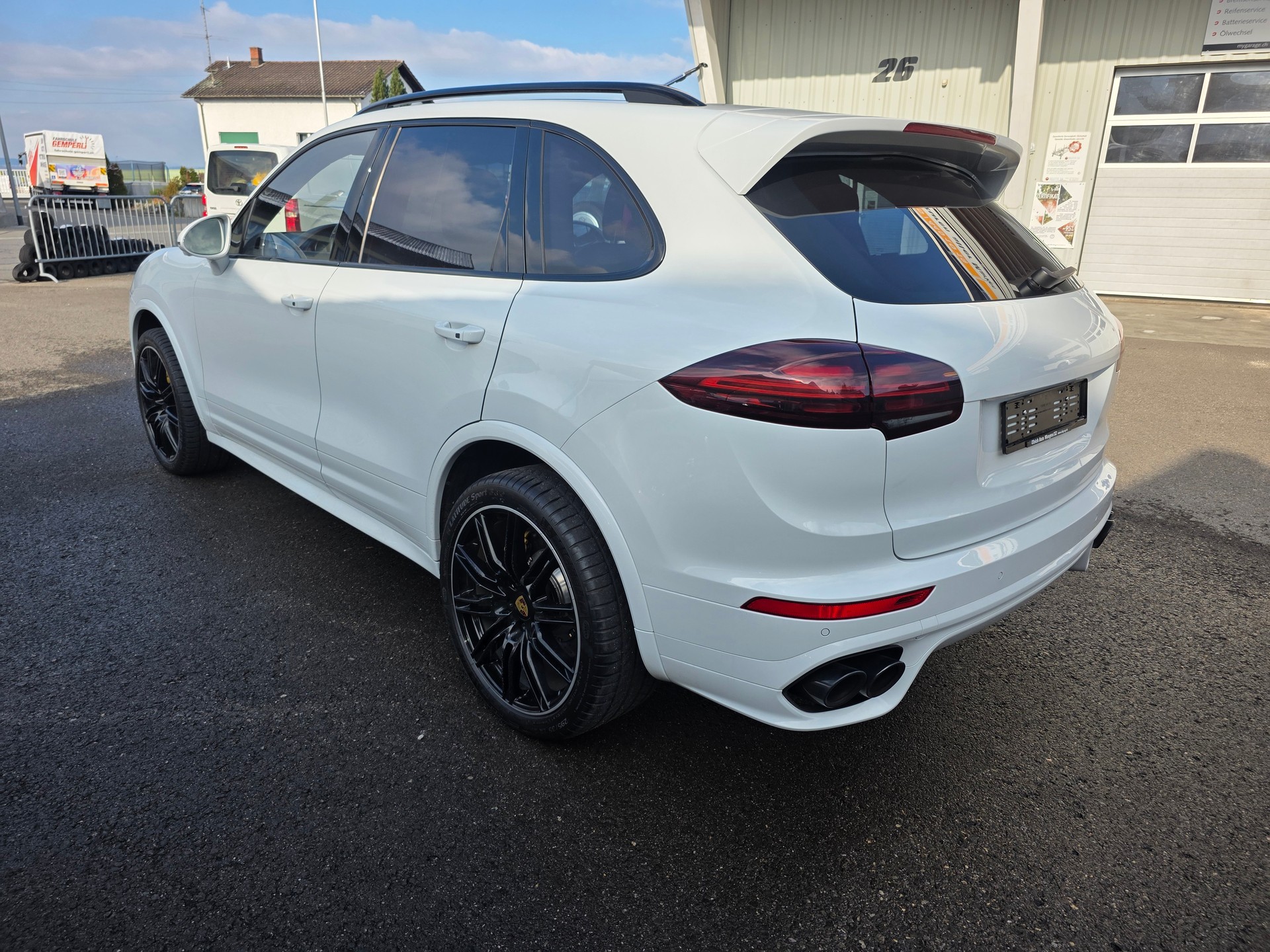 PORSCHE Cayenne Turbo S-image-8