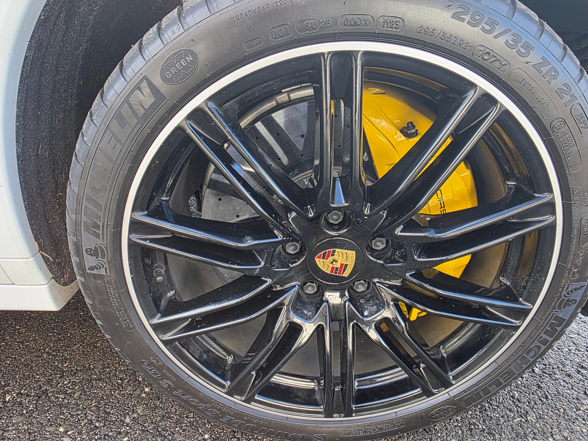 PORSCHE Cayenne Turbo S-image-23