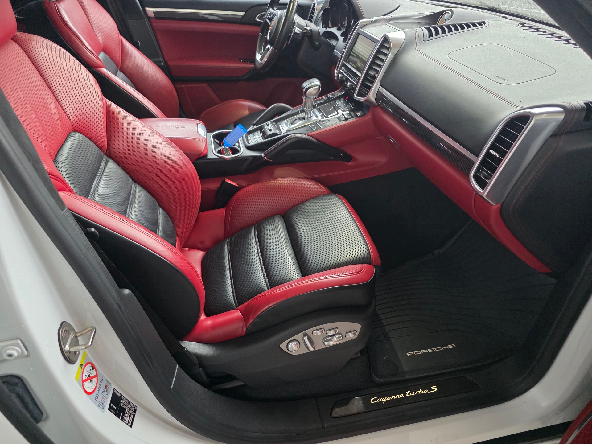 PORSCHE Cayenne Turbo S-image-12