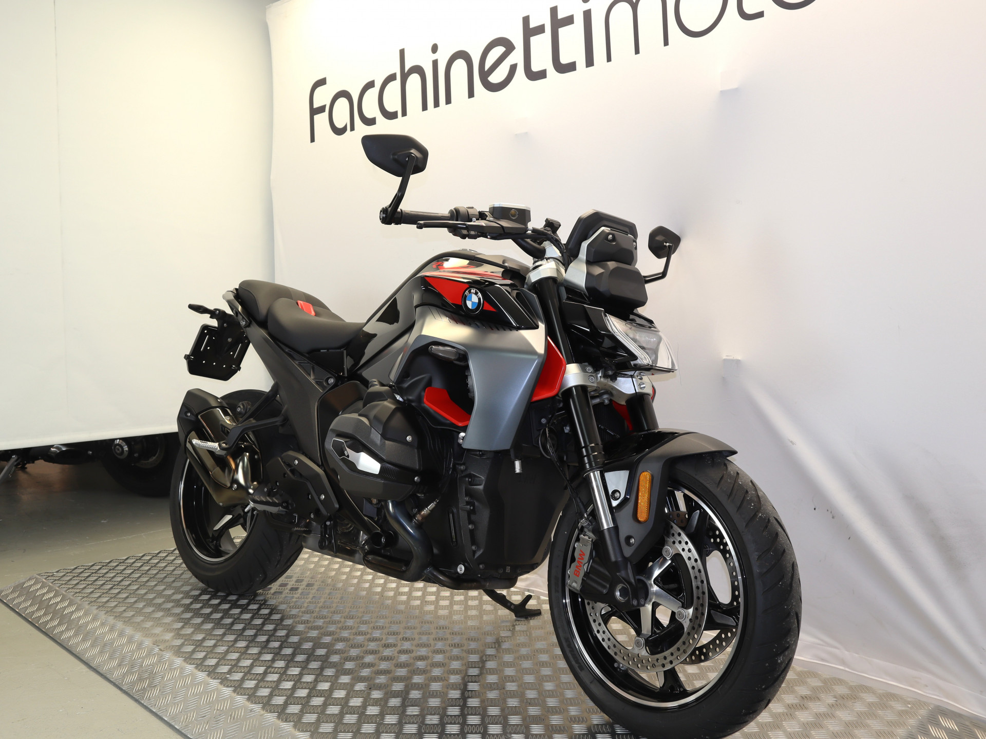 BMW R 1300 R-image-2