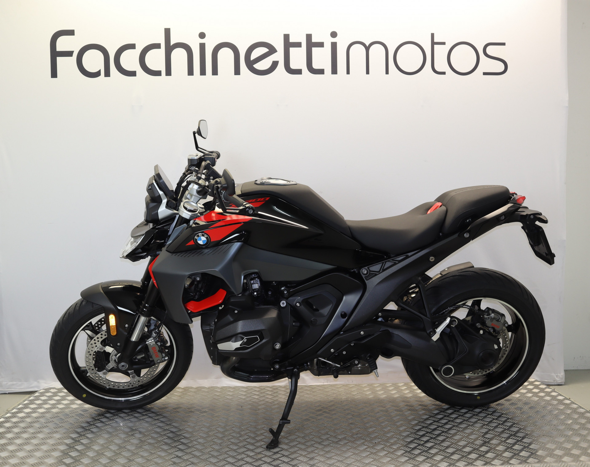 BMW R 1300 R-image-1