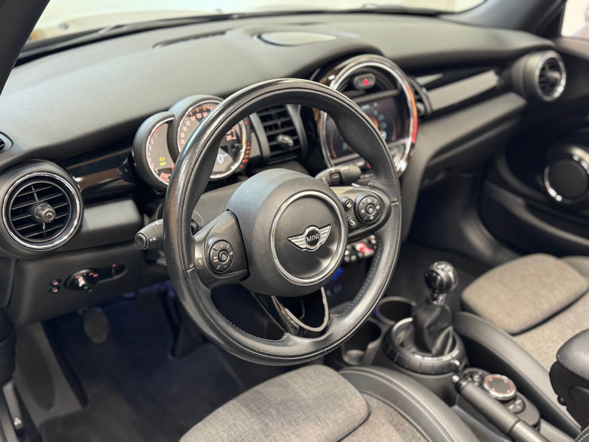 MINI Cabrio Cooper S Cabrio F57-image-6
