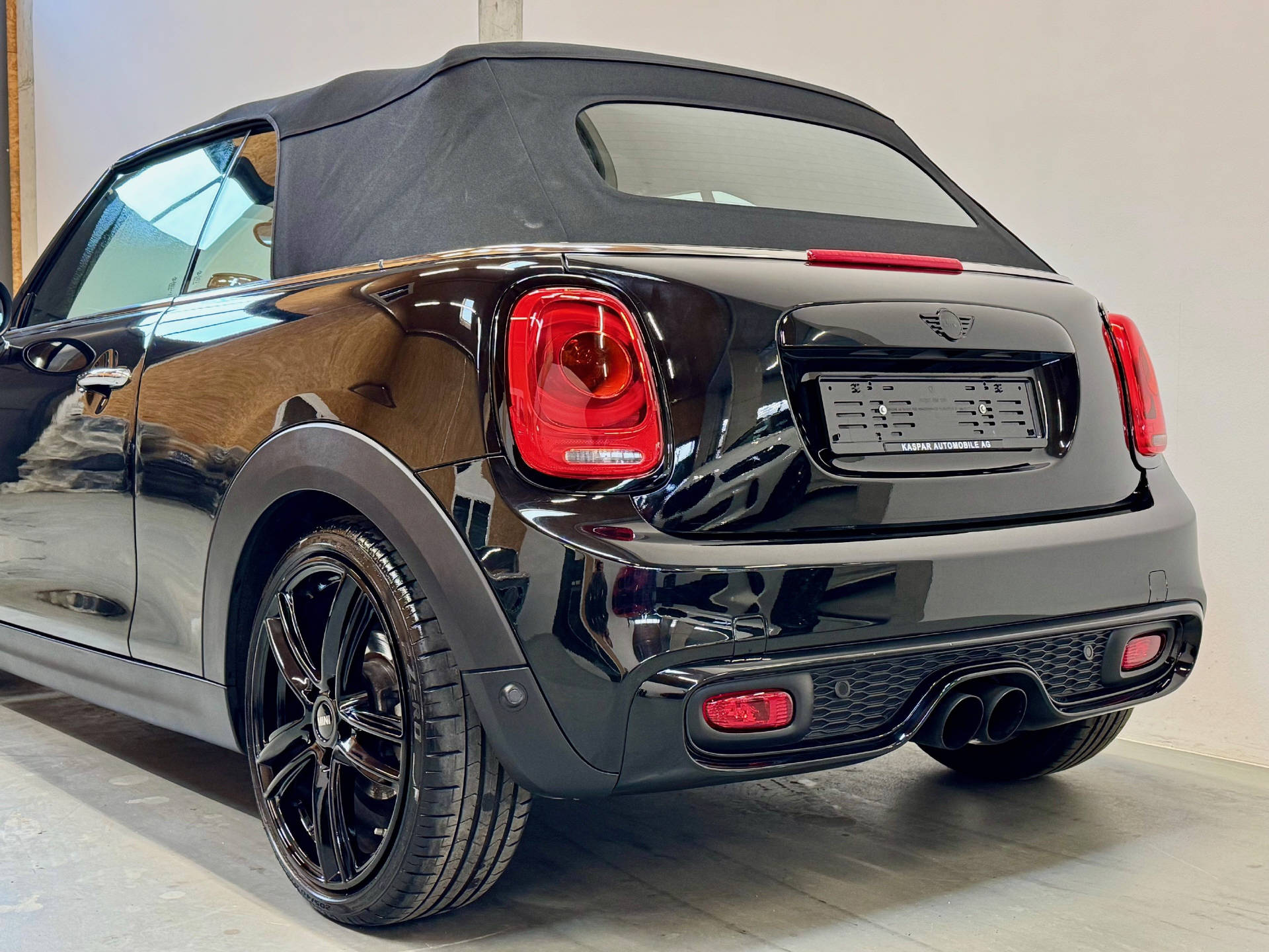 MINI Cabrio Cooper S Cabrio F57-image-13