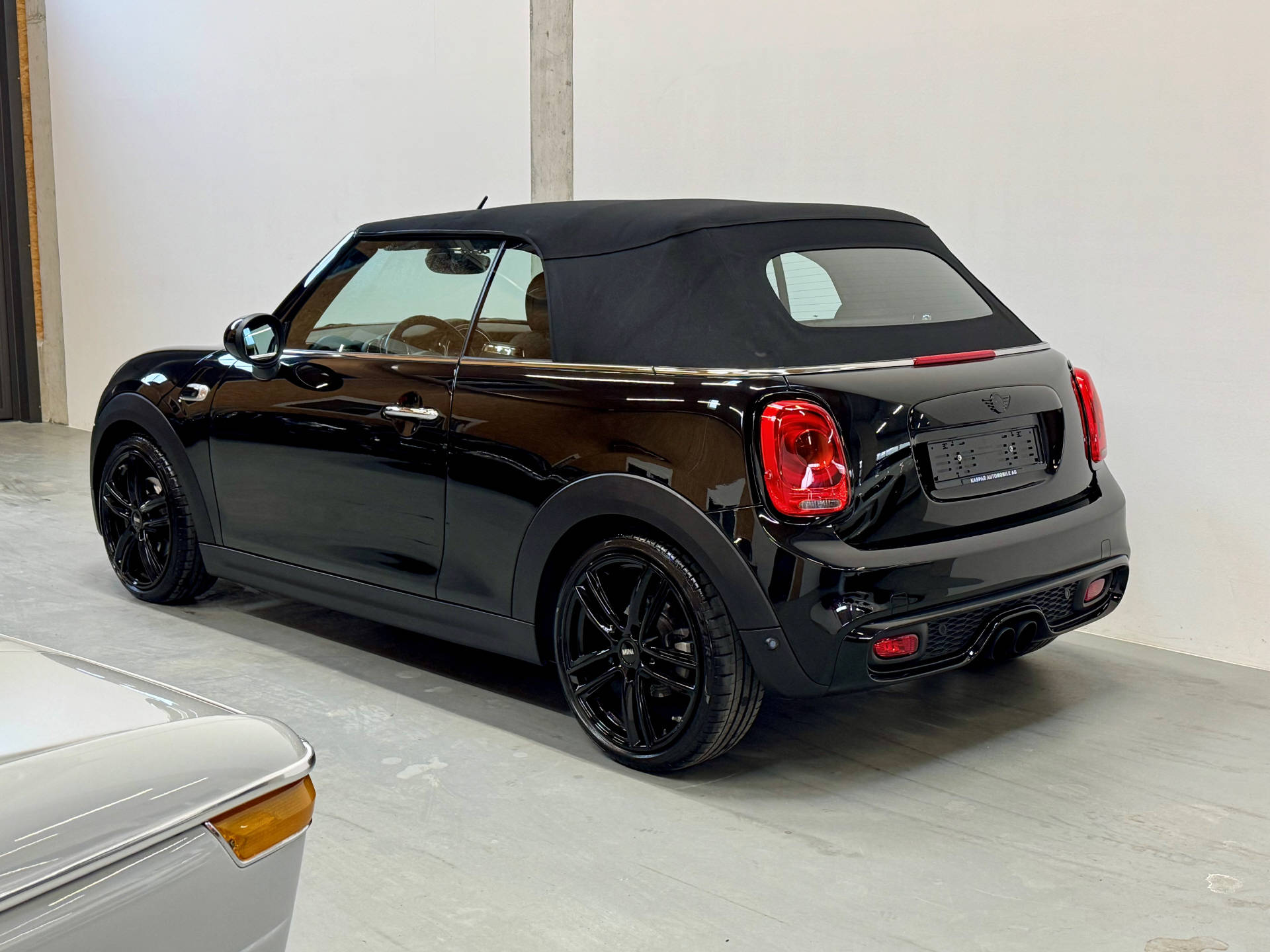 MINI Cabrio Cooper S Cabrio F57-image-1
