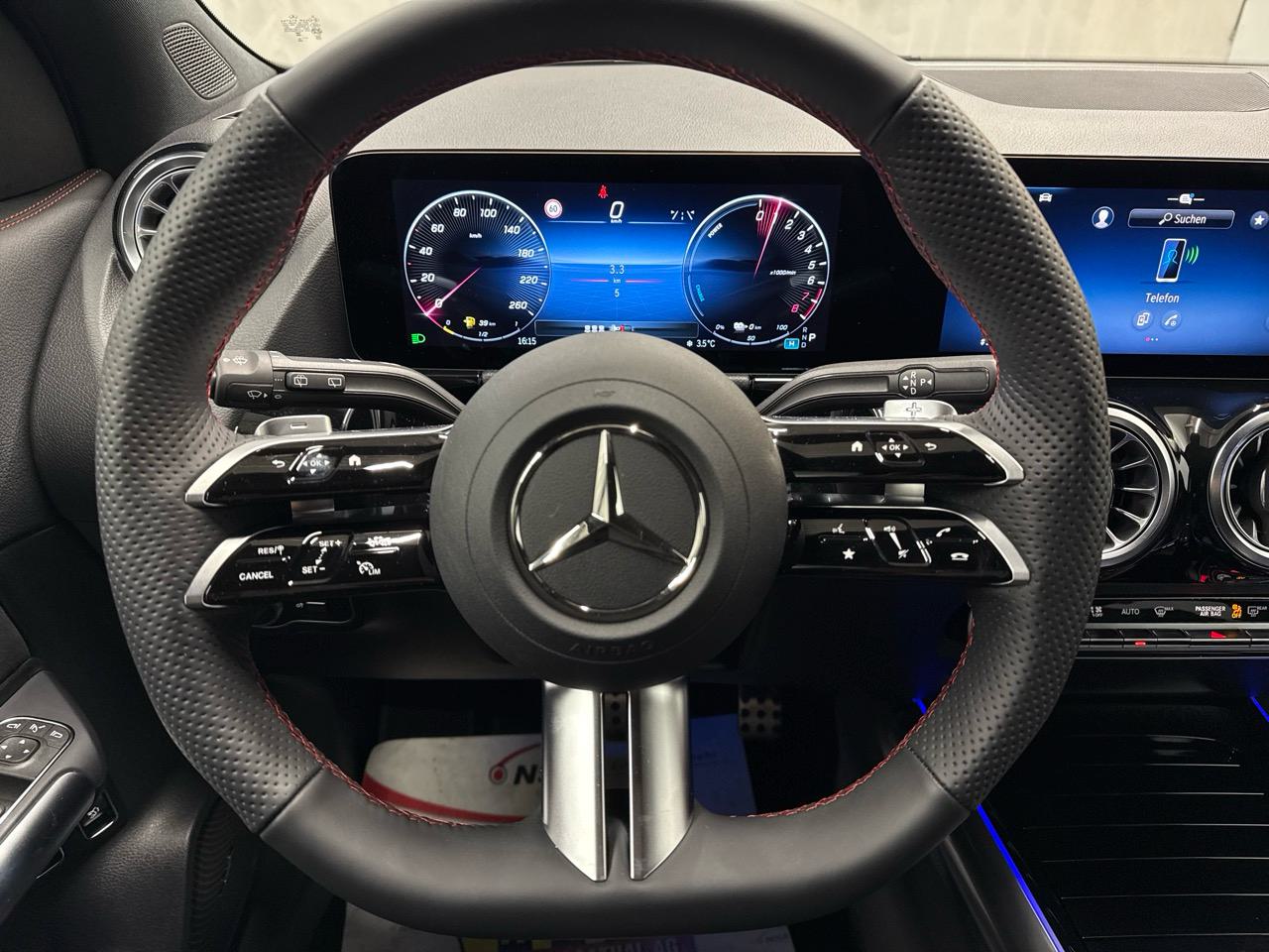 MERCEDES-BENZ GLA 250 e 8G-DCT AMG Line-image-9