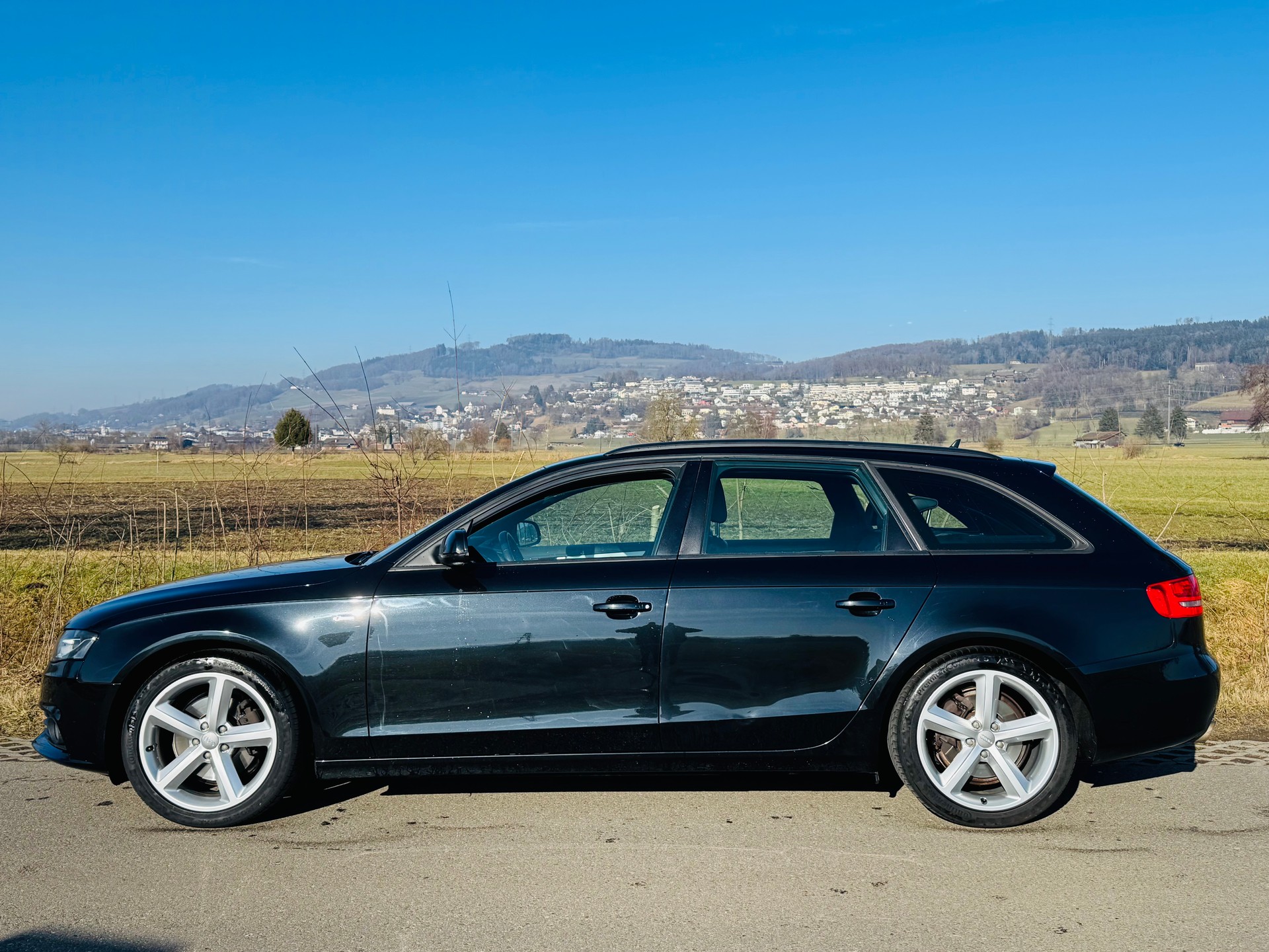 AUDI A4 Avant 2.0 TFSI S-line-image-1
