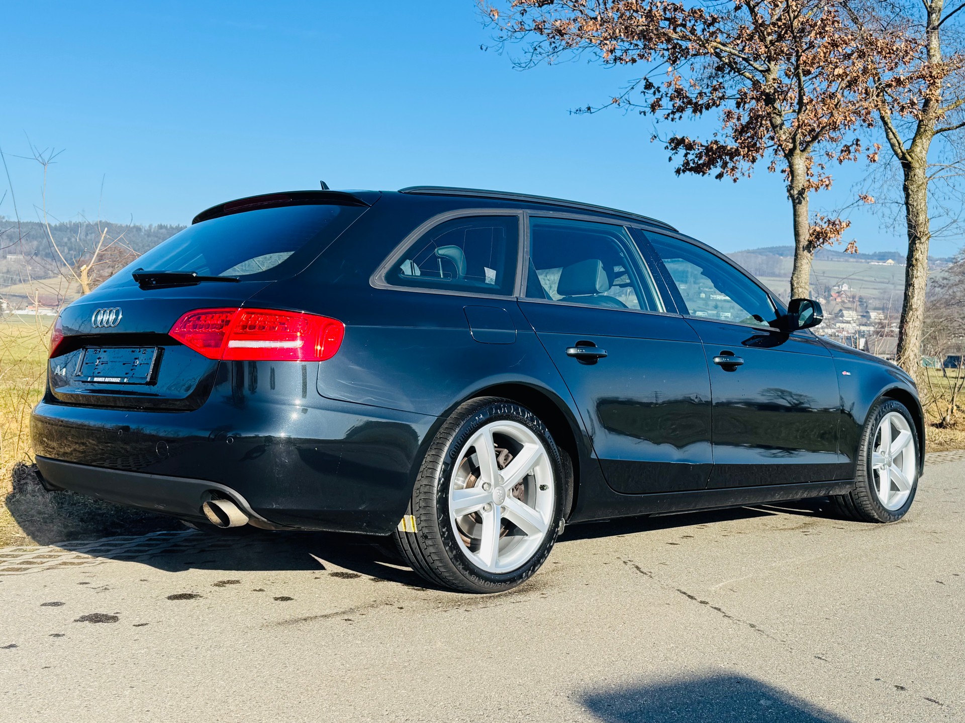 AUDI A4 Avant 2.0 TFSI S-line-image-5