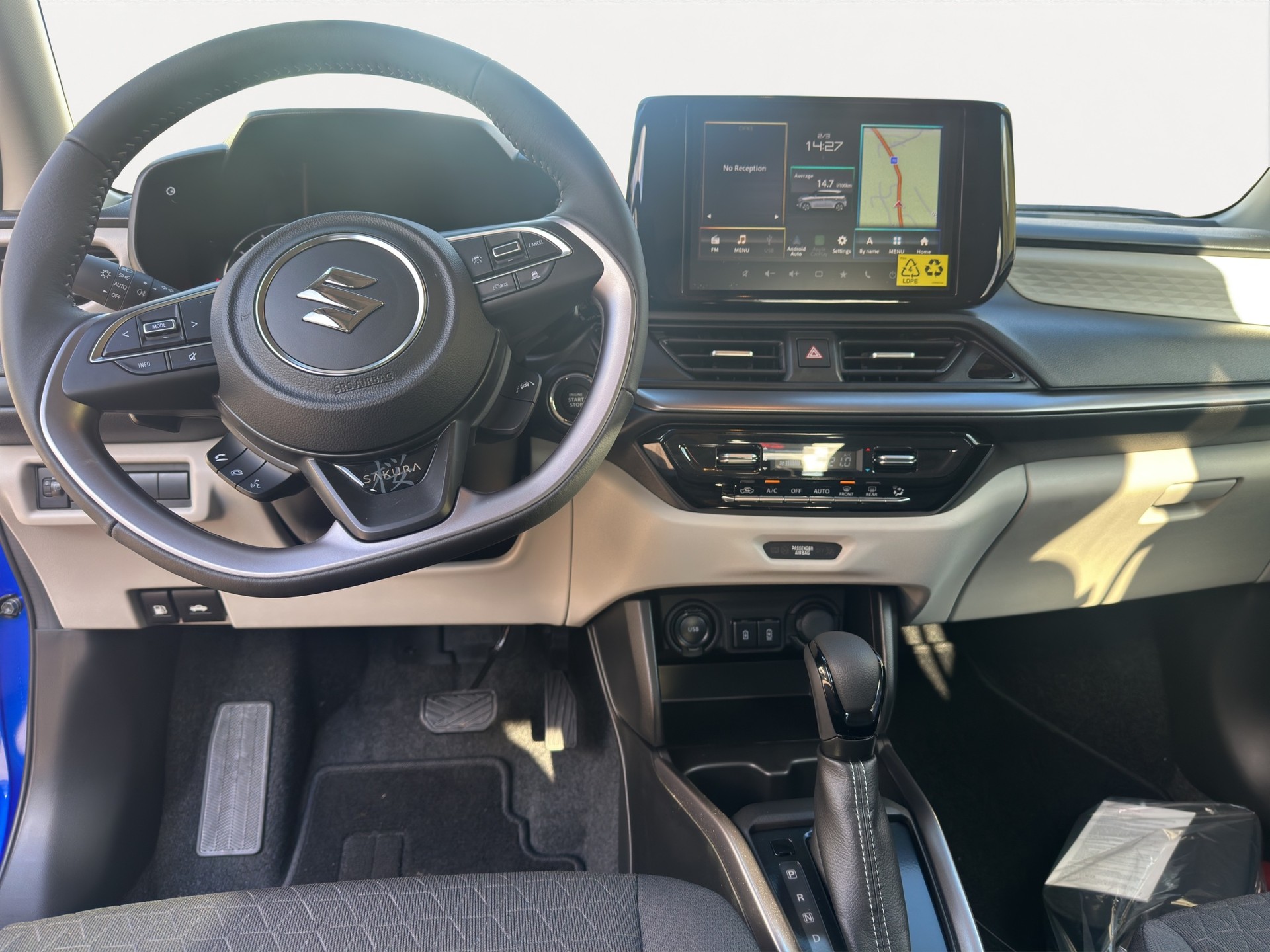 SUZUKI Swift 1.2 Sakura Top Hybrid CVT-image-8