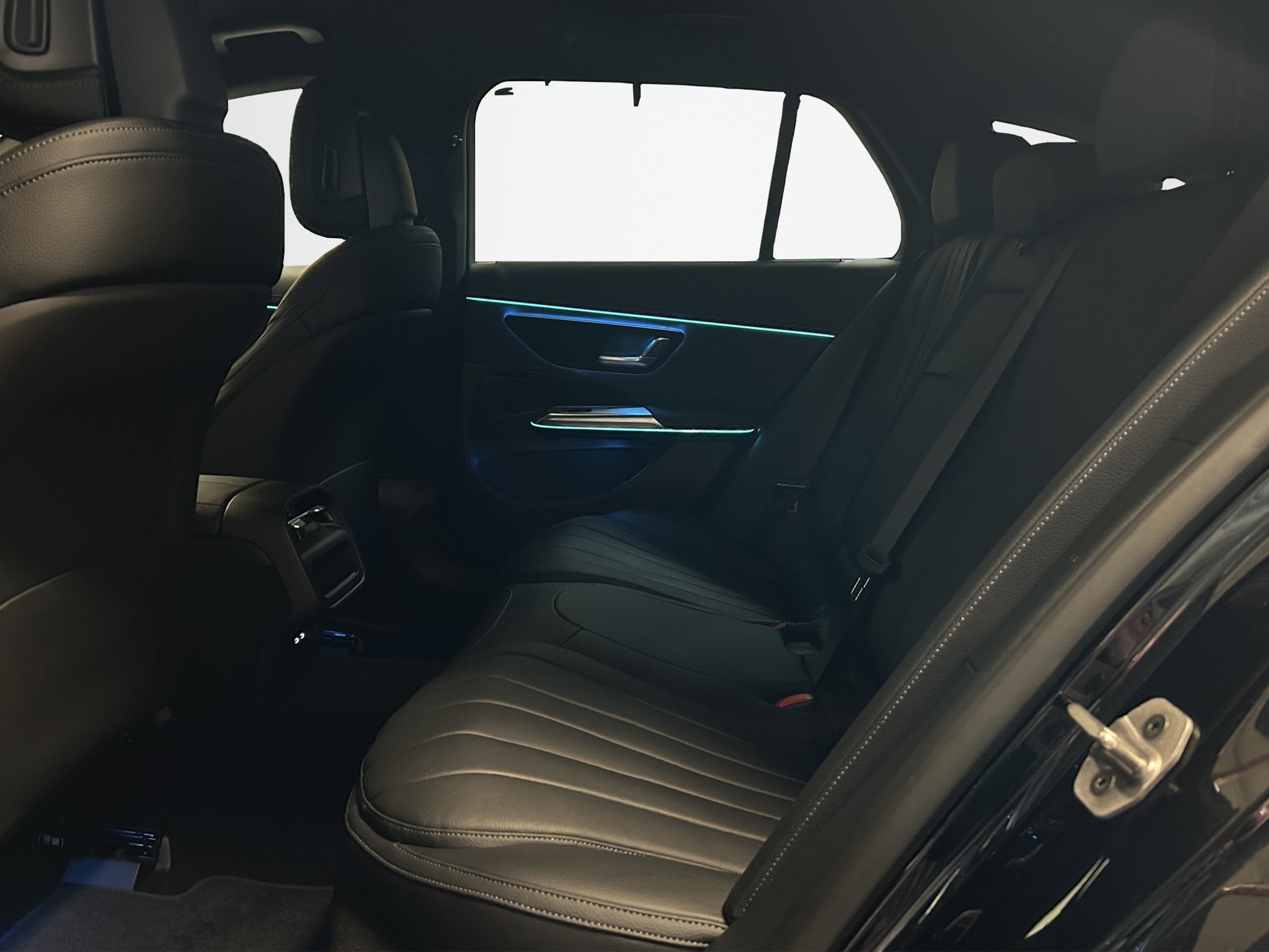 MERCEDES-BENZ E 450 d T 4Matic 9G-Tronic Avantgarde Line-image-18