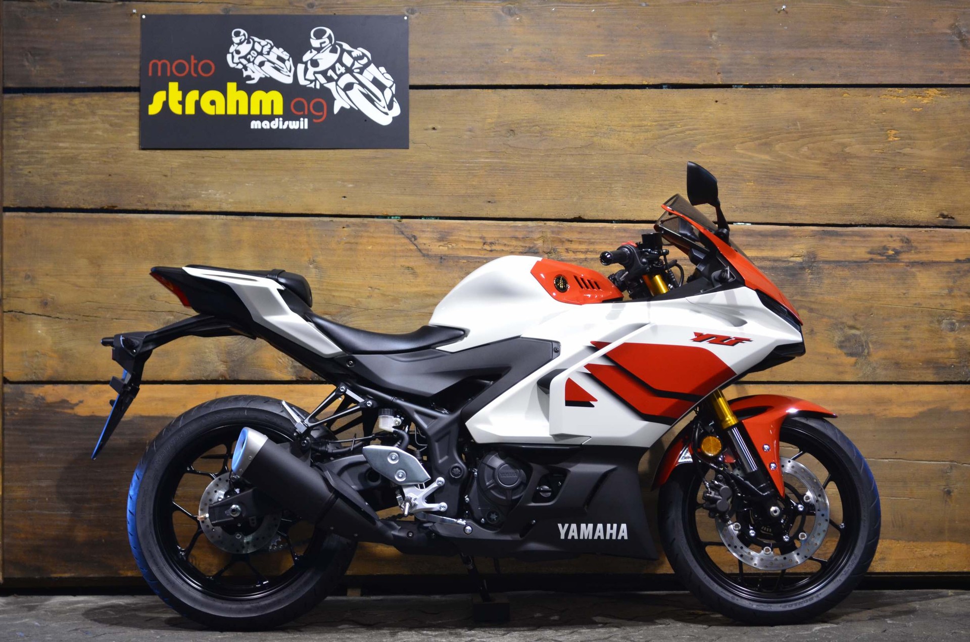 YAMAHA R3 70th Anniversary-image-1