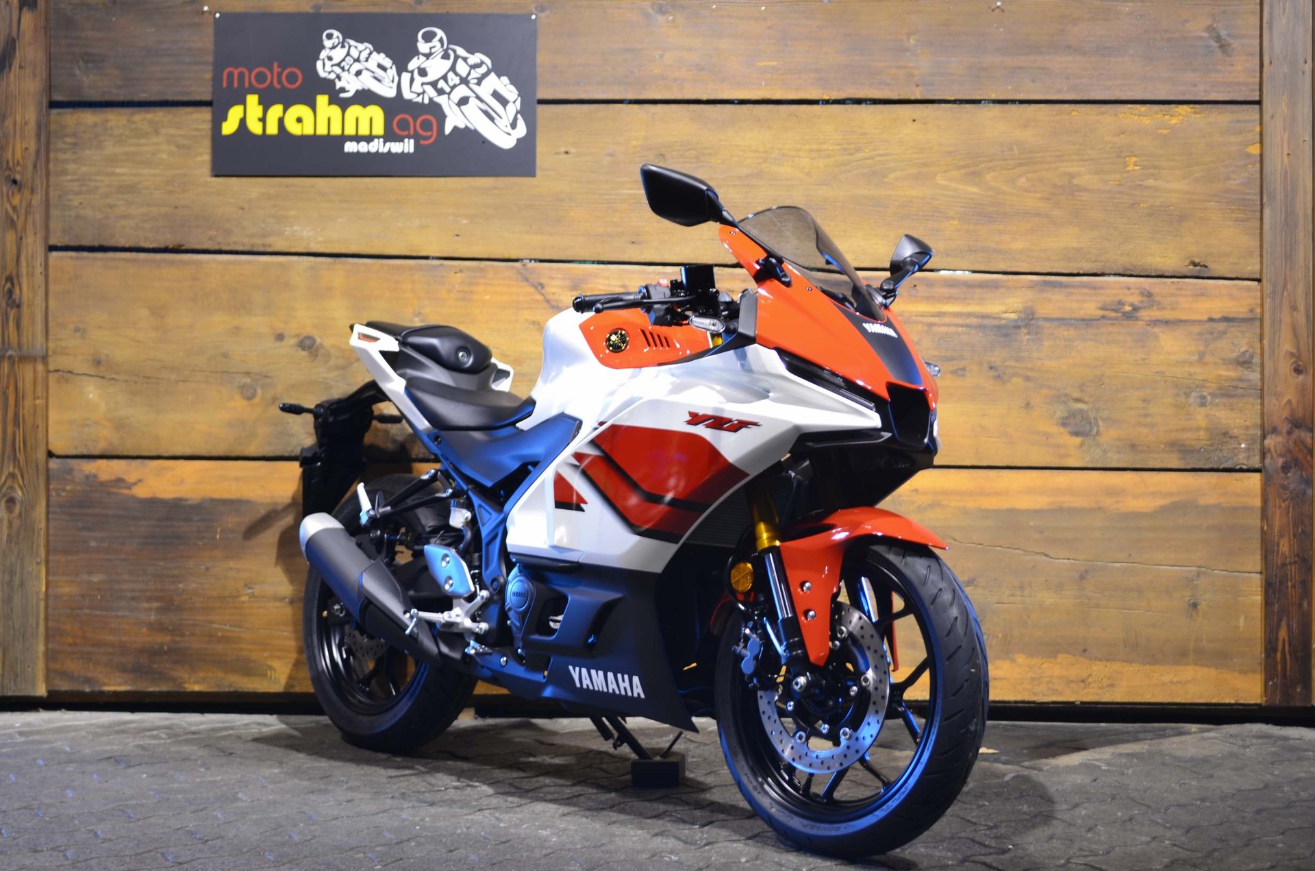 YAMAHA R3 70th Anniversary-image-0