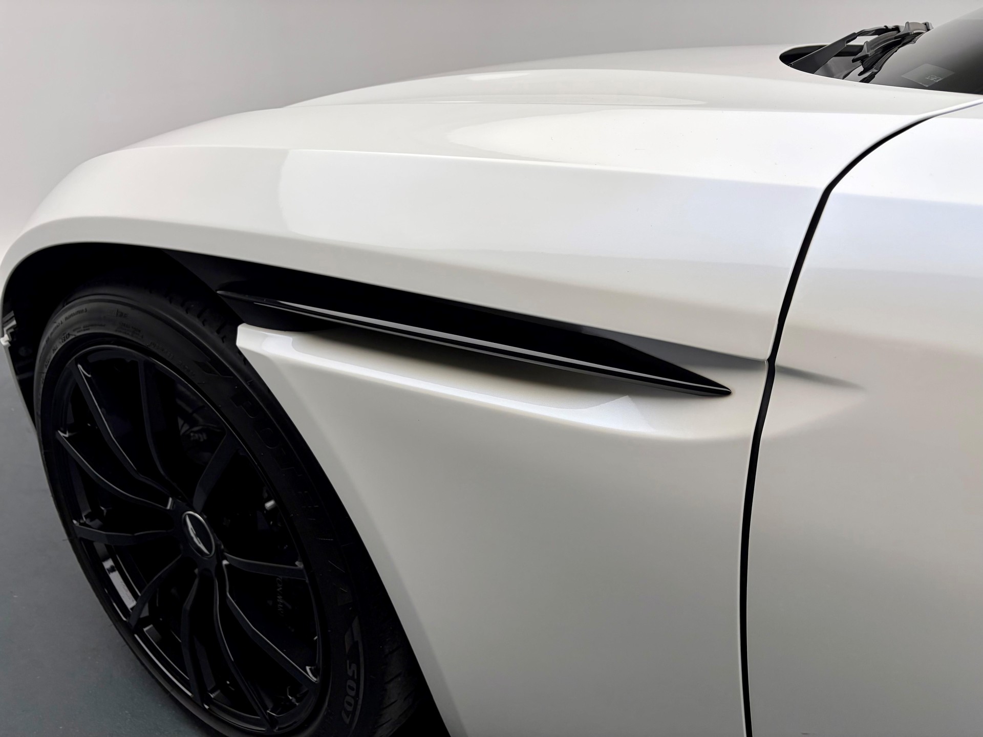 ASTON MARTIN DB11 Volante 4.0 V8 Bi-Turbo-image-16