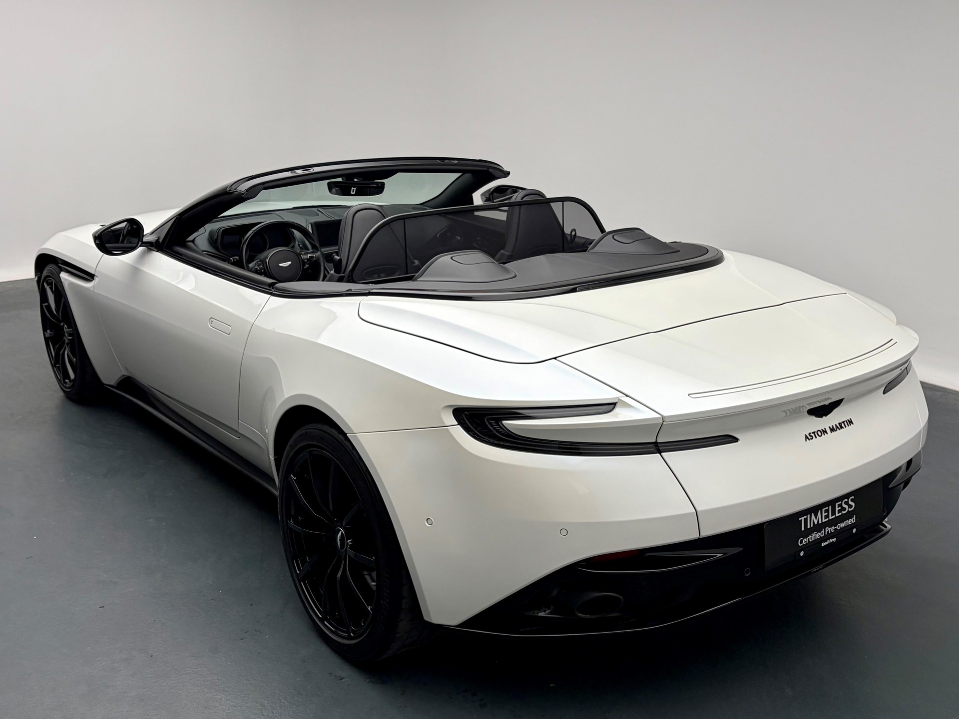 ASTON MARTIN DB11 Volante 4.0 V8 Bi-Turbo-showroom-element-2