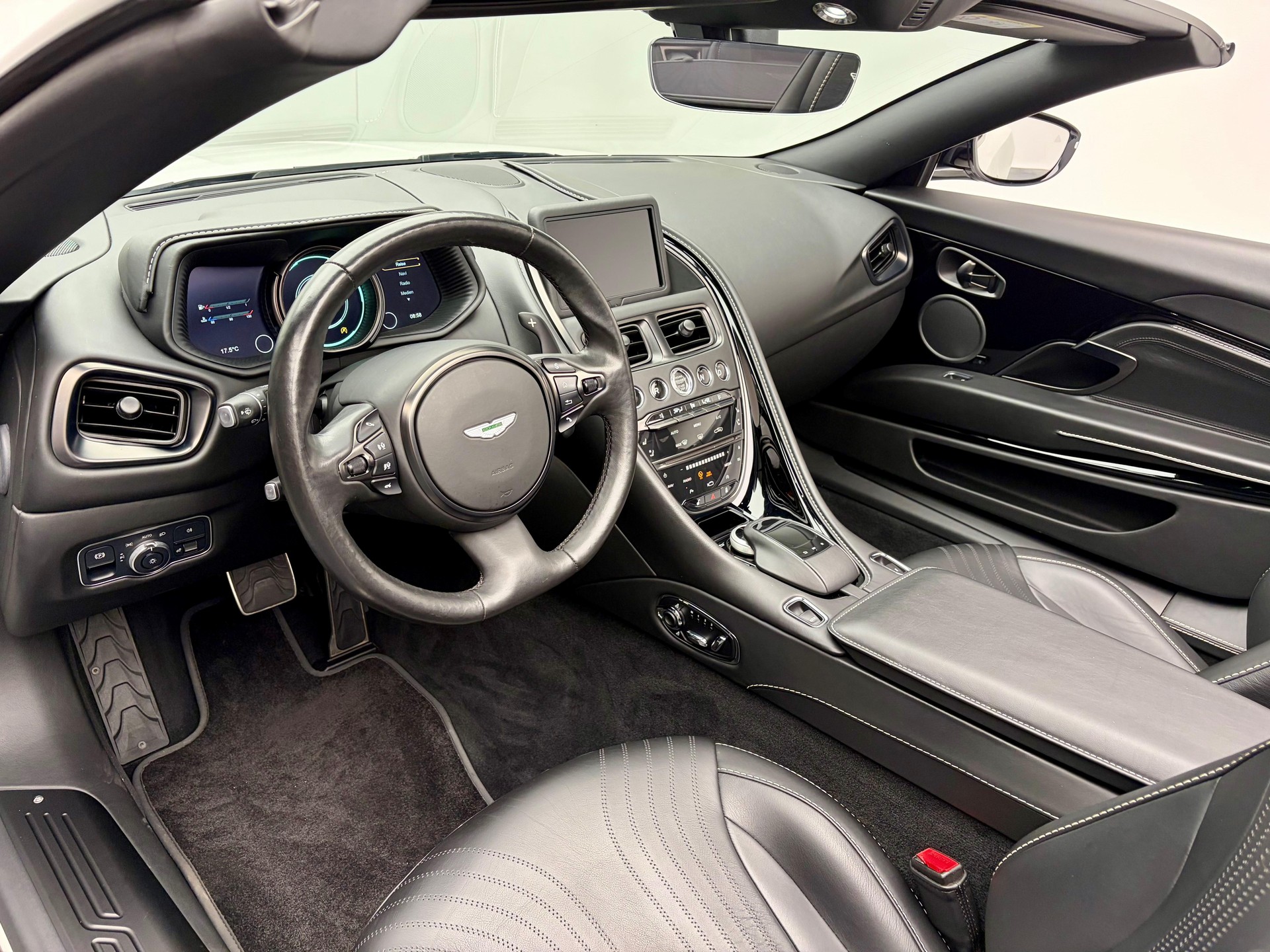 ASTON MARTIN DB11 Volante 4.0 V8 Bi-Turbo-image-3