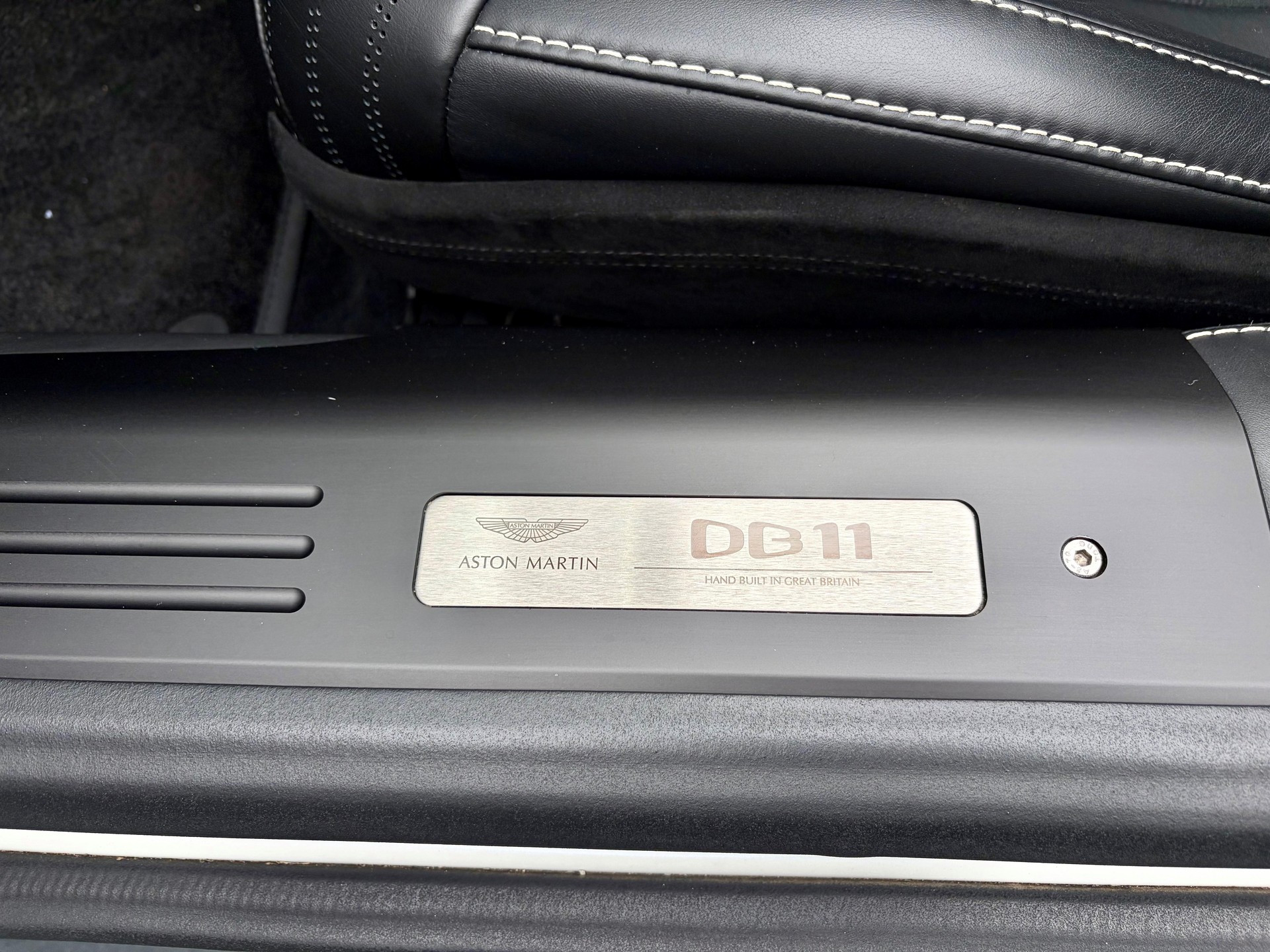ASTON MARTIN DB11 Volante 4.0 V8 Bi-Turbo-image-11