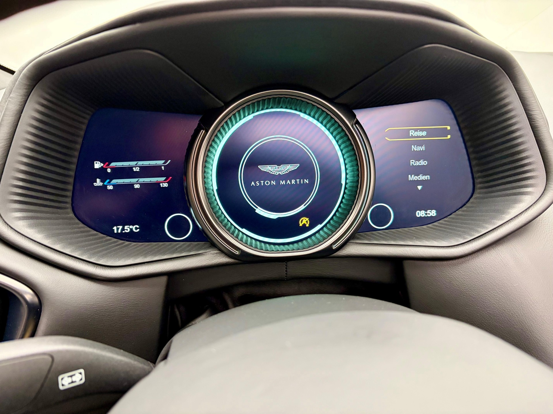 ASTON MARTIN DB11 Volante 4.0 V8 Bi-Turbo-image-8