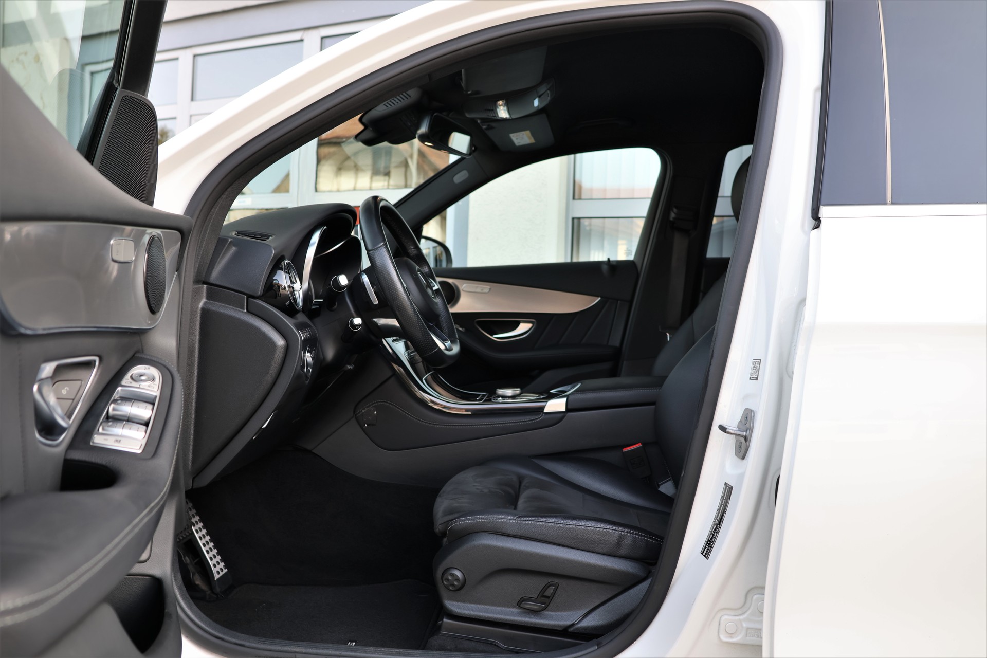 MERCEDES-BENZ GLC 250 d AMG Line 4Matic 9G-Tronic (CH)-image-8