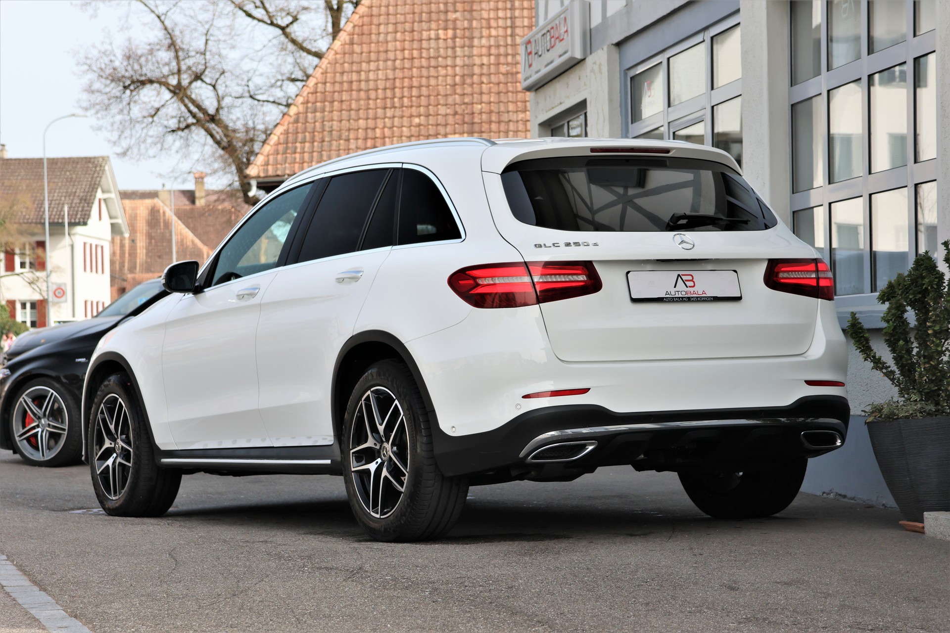 MERCEDES-BENZ GLC 250 d AMG Line 4Matic 9G-Tronic (CH)-showroom-element-2