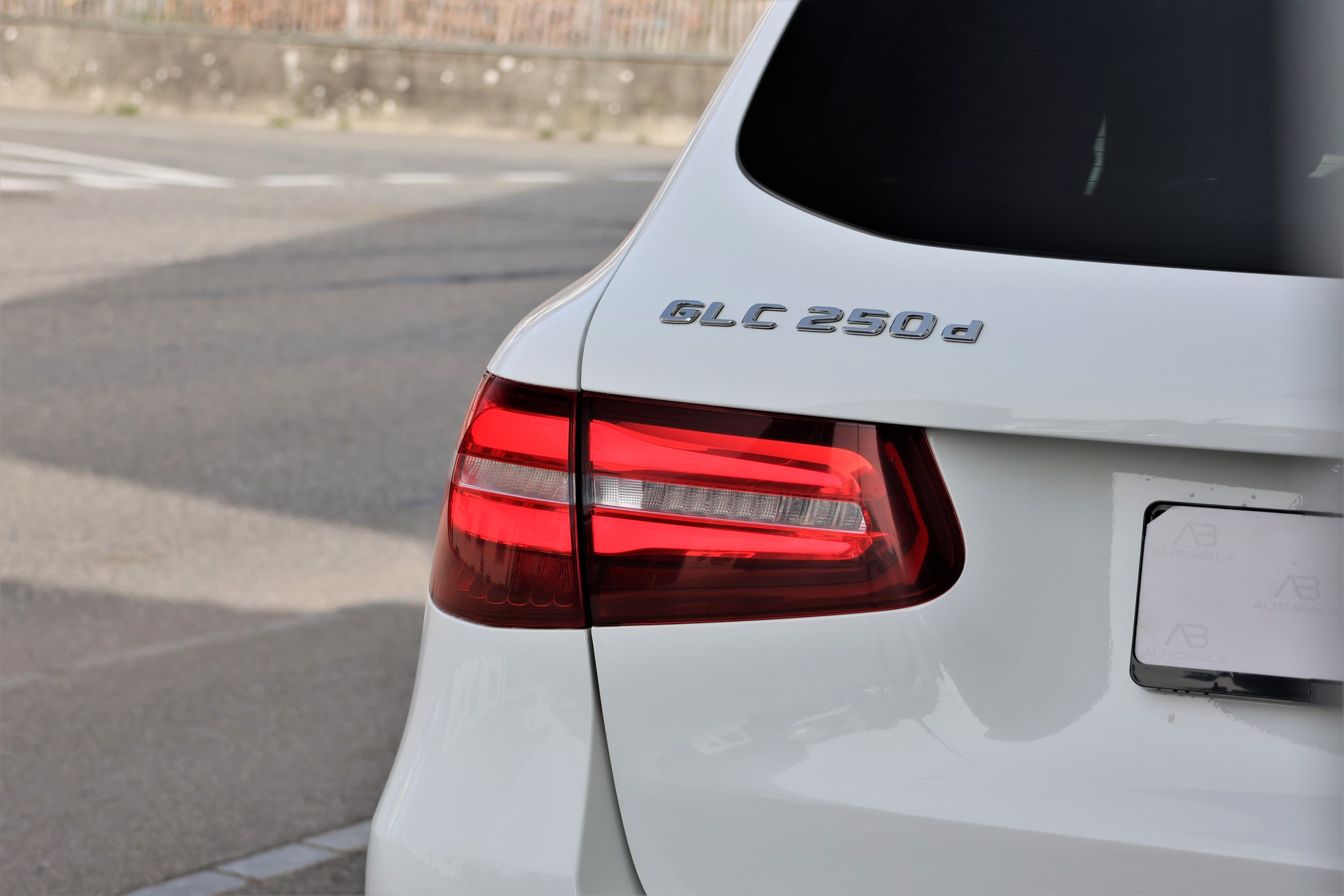 MERCEDES-BENZ GLC 250 d AMG Line 4Matic 9G-Tronic (CH)-image-5
