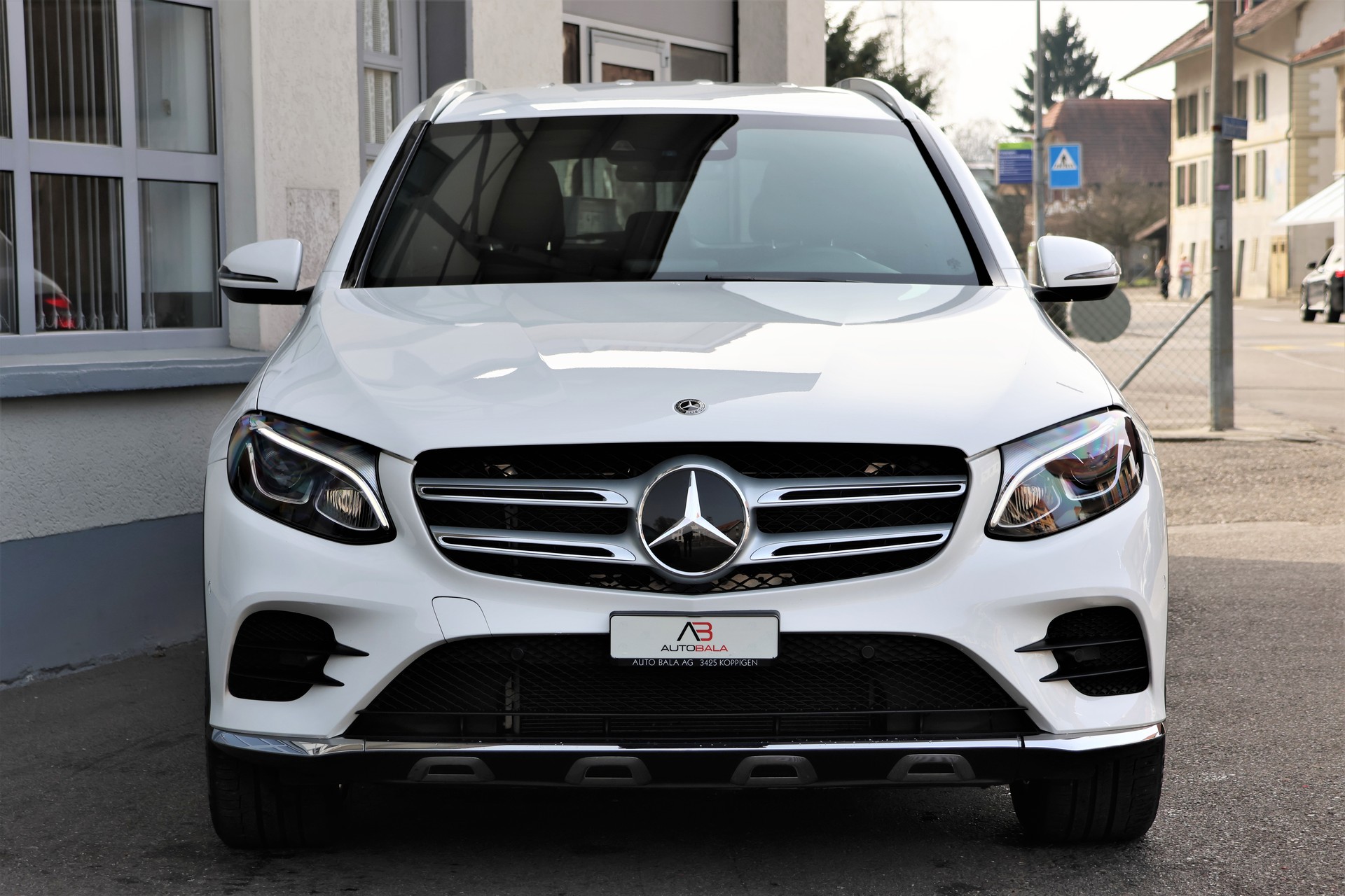 MERCEDES-BENZ GLC 250 d AMG Line 4Matic 9G-Tronic (CH)-showroom-element-1