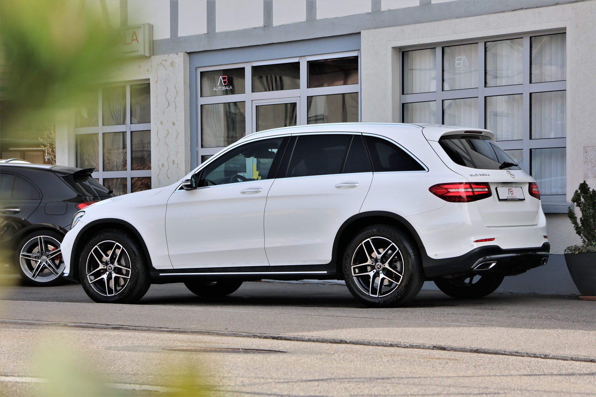 MERCEDES-BENZ GLC 250 d AMG Line 4Matic 9G-Tronic (CH)-image-4
